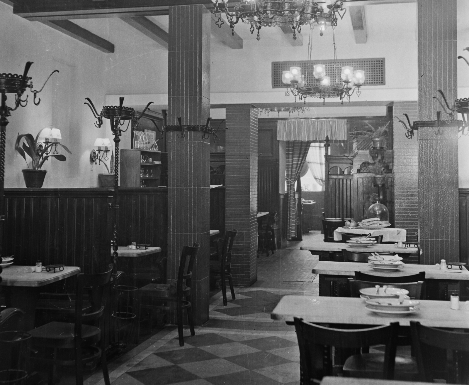 Magyarország, Budapest VII., Erzsébet (Lenin) körút 48., Erzsébet söröző., 1959, Bauer Sándor, Budapest, Fortepan #110050