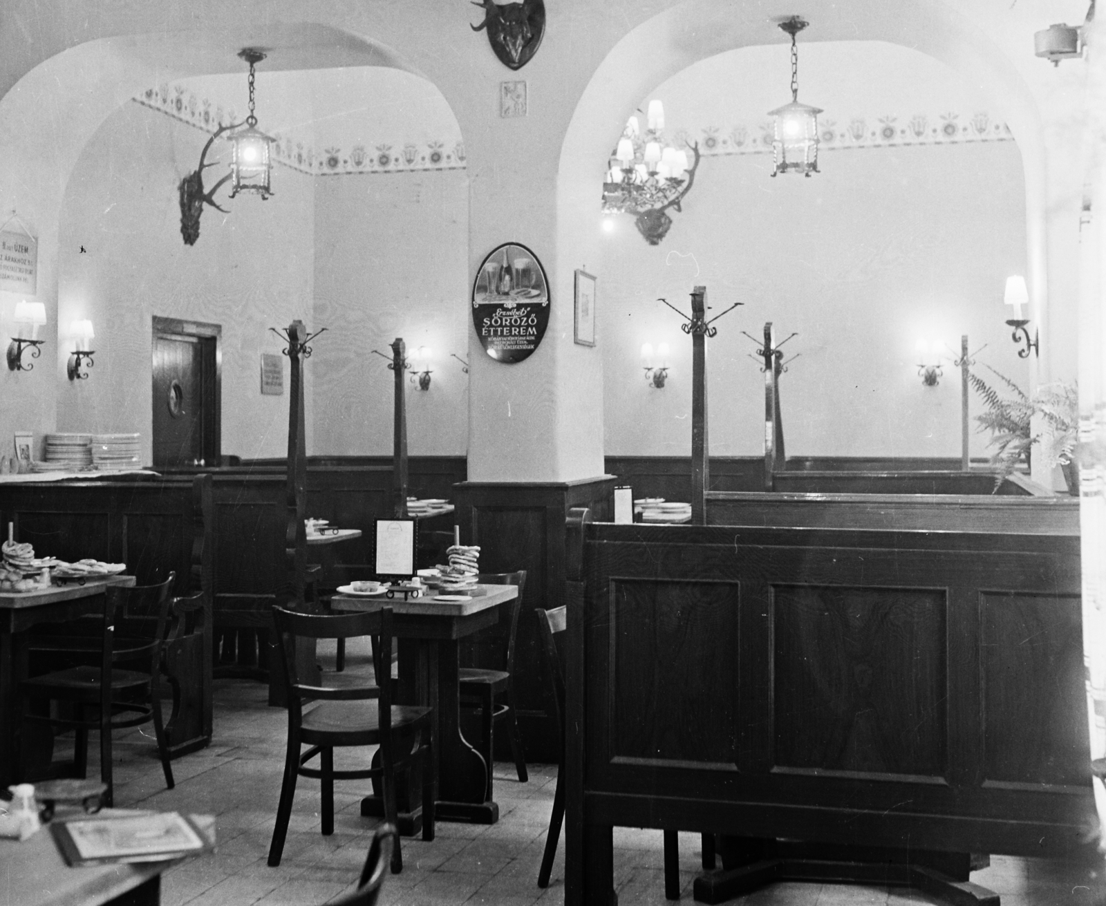 Hungary, Budapest VII., Erzsébet (Lenin) körút 48., Erzsébet söröző., 1959, Bauer Sándor, interior, Budapest, Fortepan #110053