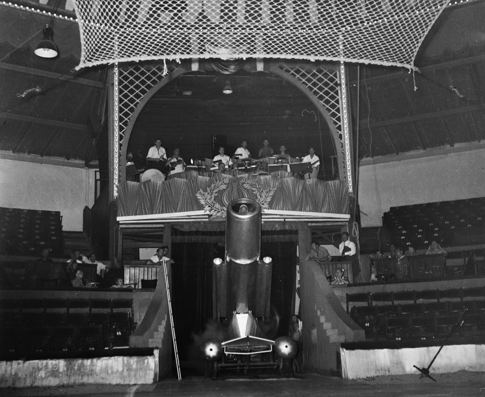Hungary, Budapest XIV., Fővárosi Nagycirkusz., 1958, Bauer Sándor, band, cannon, auditorium, Budapest, Fortepan #110064