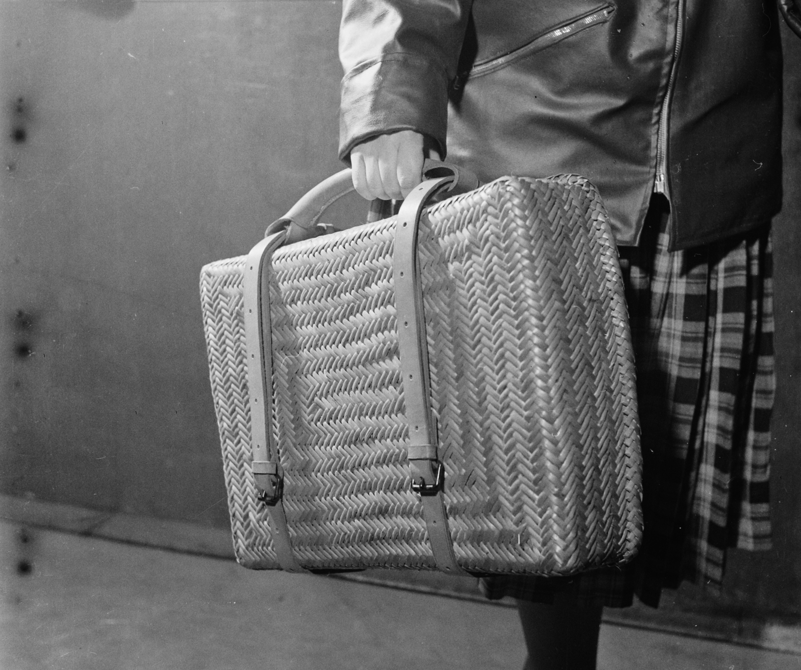Hungary, 1965, Bauer Sándor, skirt, wicker bag, Fortepan #110261