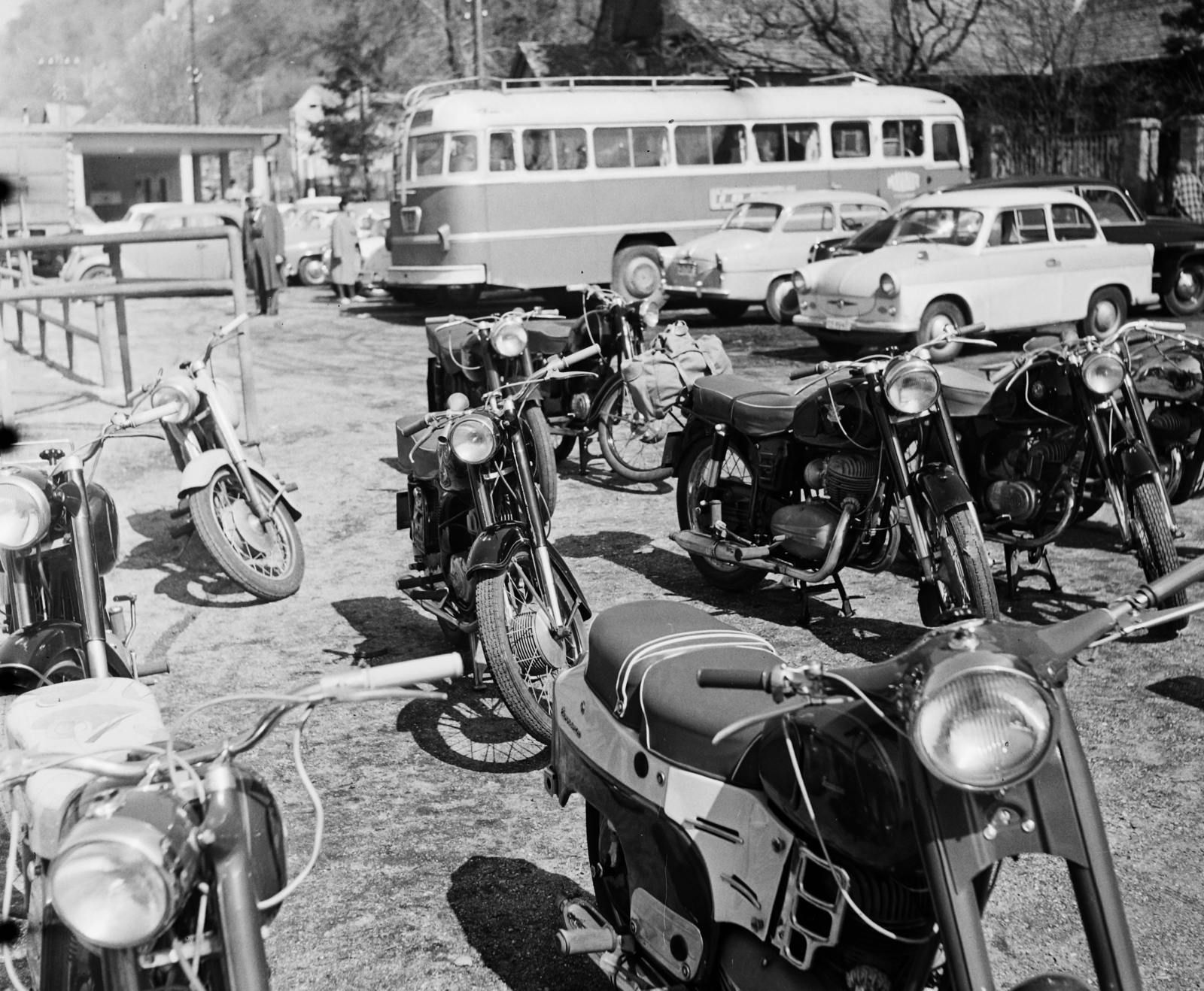 Hungary,Danube Bend, Visegrád, parkoló a hajóállomás mellett., 1965, Bauer Sándor, Fortepan #110320