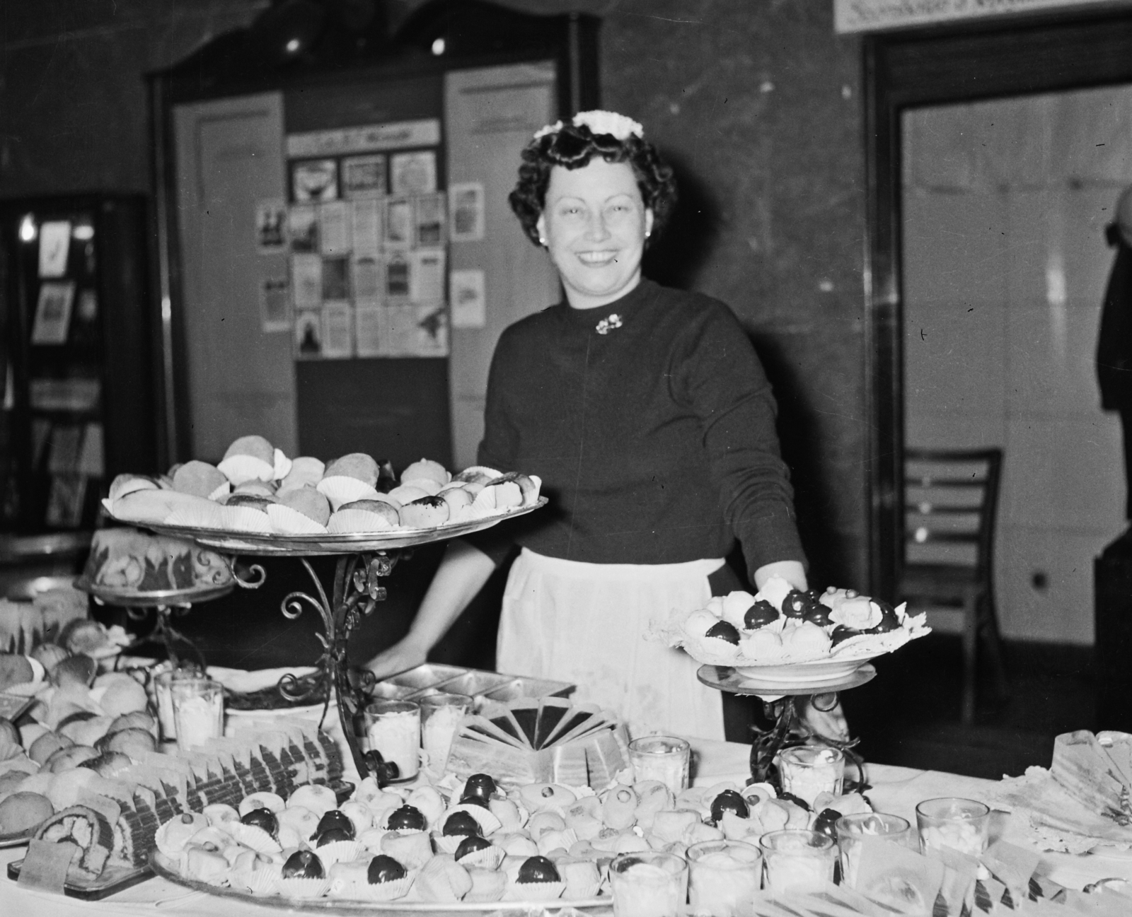 Hungary, 1959, Bauer Sándor, exhibition, pastry, cake, Fortepan #110358