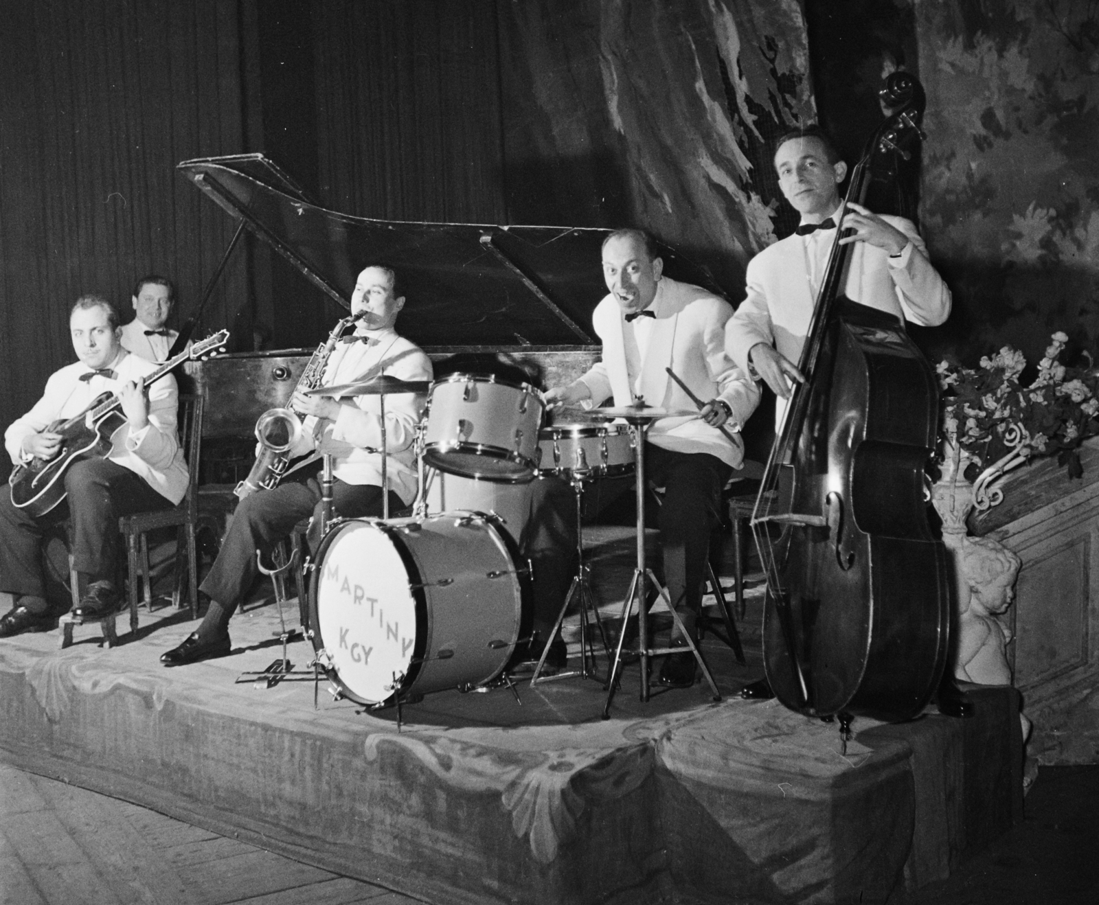 Hungary, Budapest V., Duna szálló, Martiny együttes. Martiny Lajos zongora, Kovács Andor gitár, Várady György szaxofon, Kovács Gyula dob, Kratochwill Jenő bőgő., 1958, Bauer Sándor, band, Budapest, celebrity, Fortepan #110420
