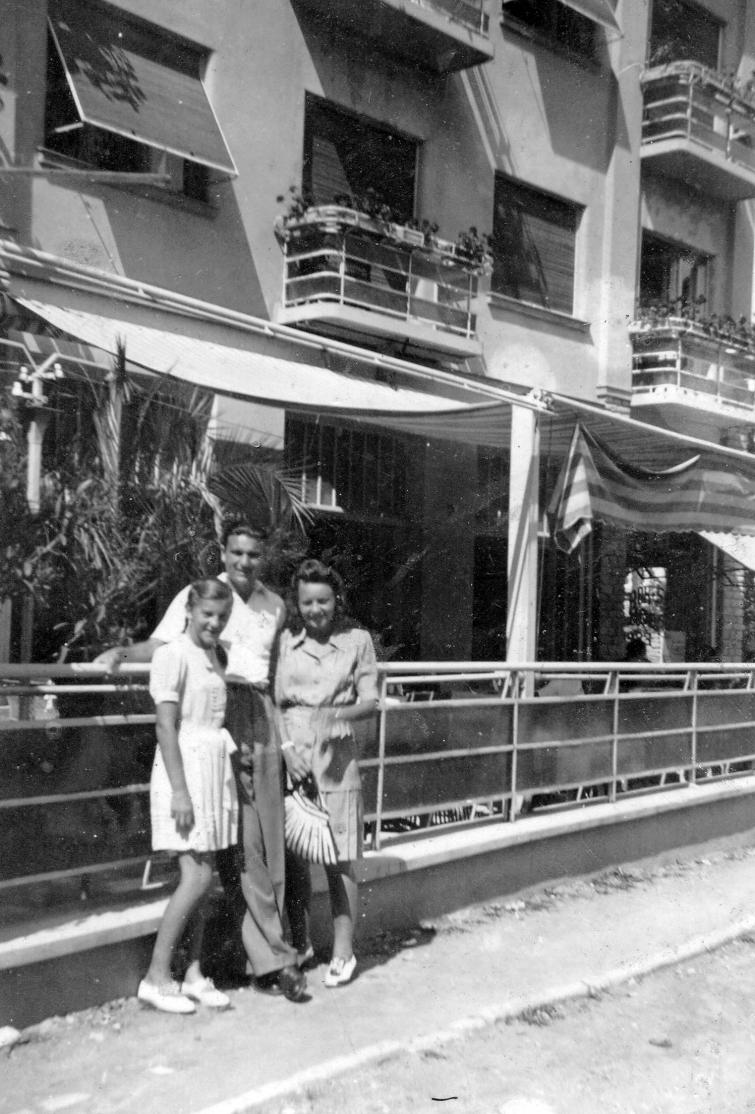 Magyarország, Hévíz, Rákóczi utca 20., üdülőszálló, később SZOT Vasmunkás Gyógyüdülő, majd hotel., 1943, Mészöly Leonóra, Fortepan #11045
