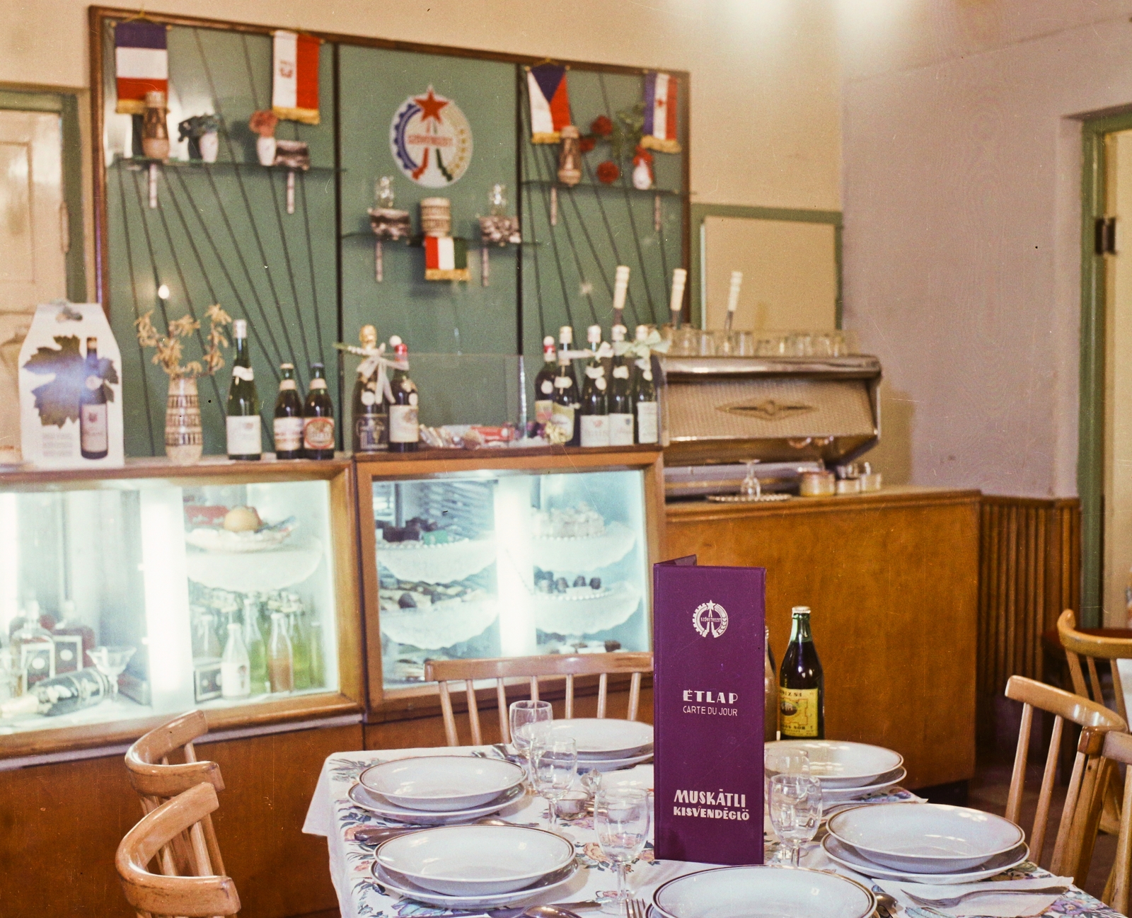 Hungary, Budapest XI., Kamaraerdei út 18., Muskátli kisvendéglő., 1970, Bauer Sándor, colorful, flag, restaurant, place, Budapest, Fortepan #110563
