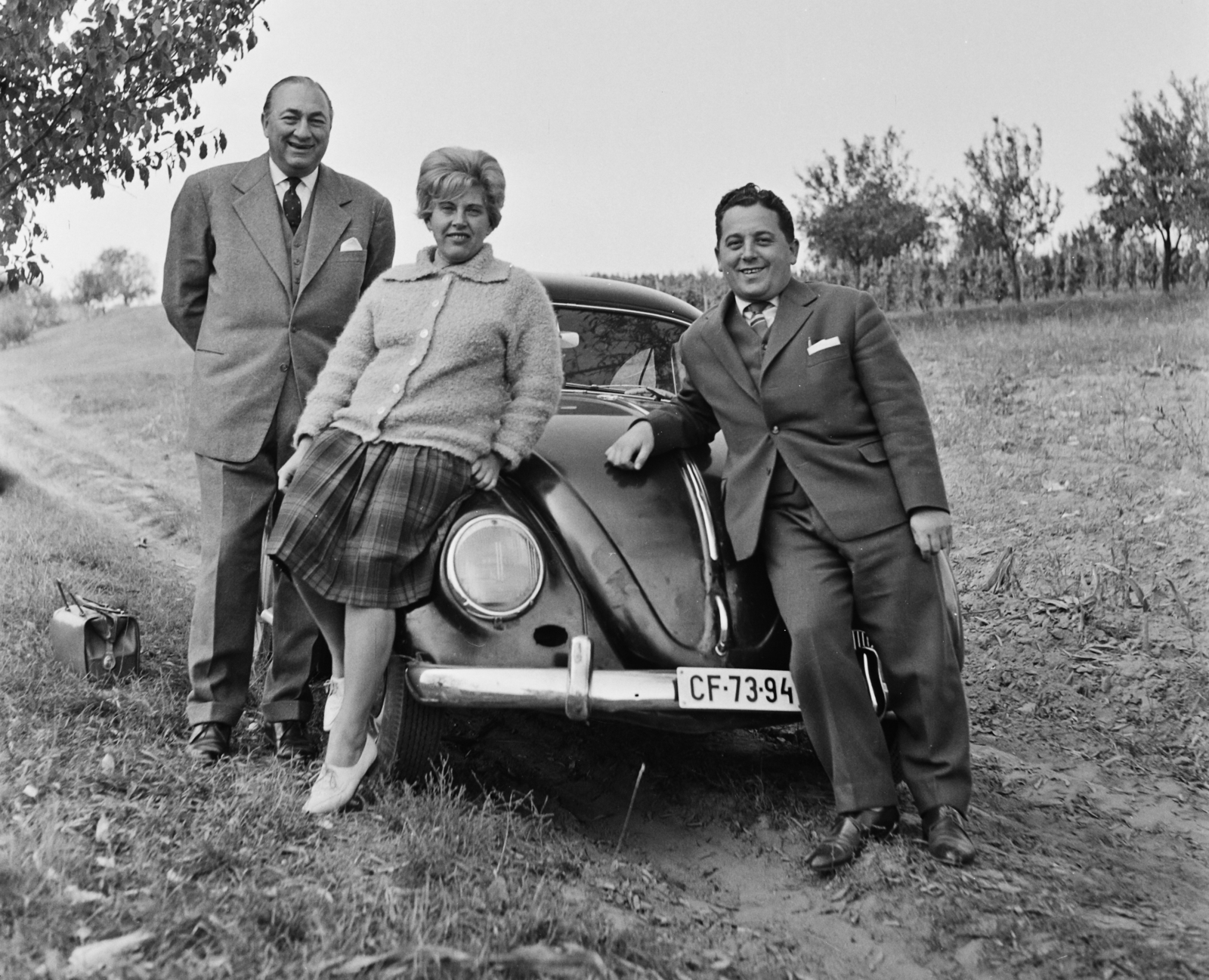 1963, Bauer Sándor, tableau, Volkswagen-brand, number plate, Volkswagen Beetle, sitting on a car, Fortepan #110577