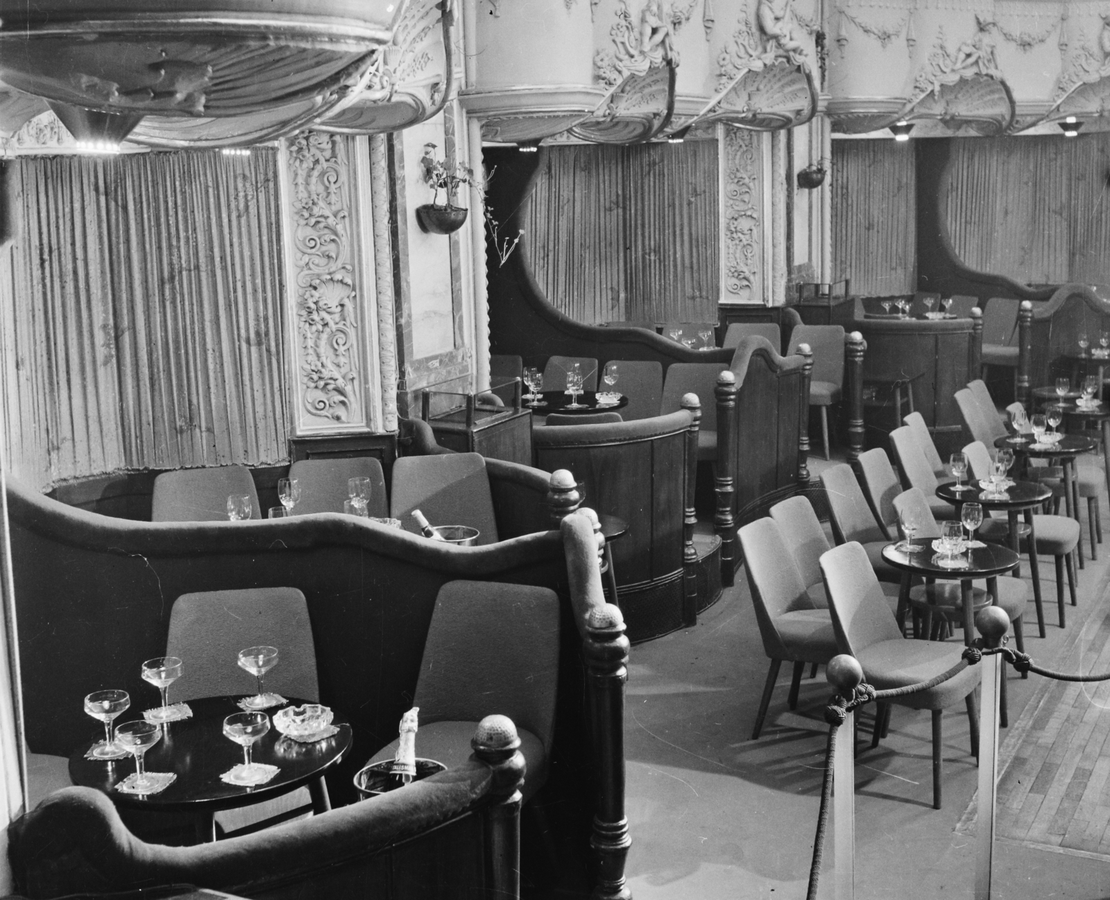 Hungary, Budapest VI., Nagymező utca 17. Budapest Táncpalota (Moulin Rouge)., 1959, Bauer Sándor, stucco, Budapest, nightclub, Fortepan #110582
