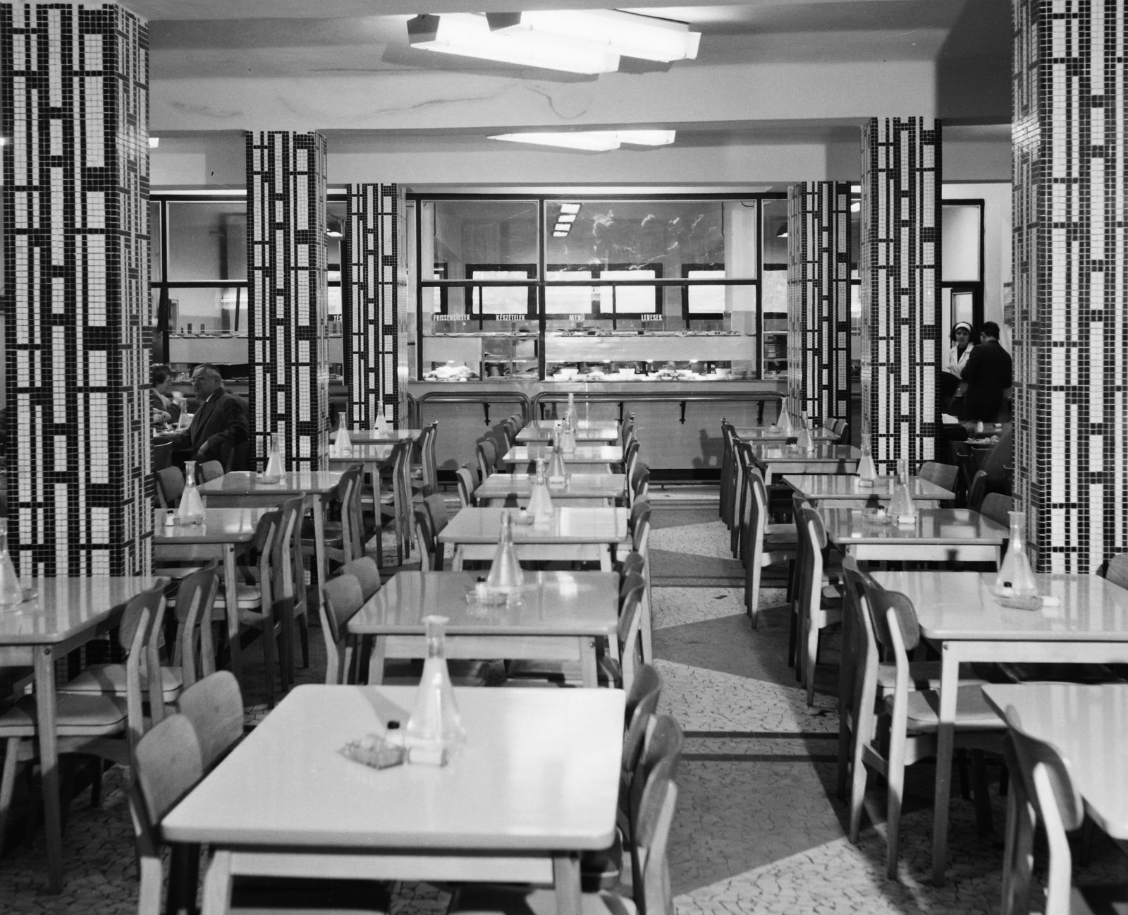 Hungary, Pécs, Komját Aladár utca 5., Bányász szálló, étterem., 1964, Bauer Sándor, decanter, self-serving restaurant, Fortepan #110616