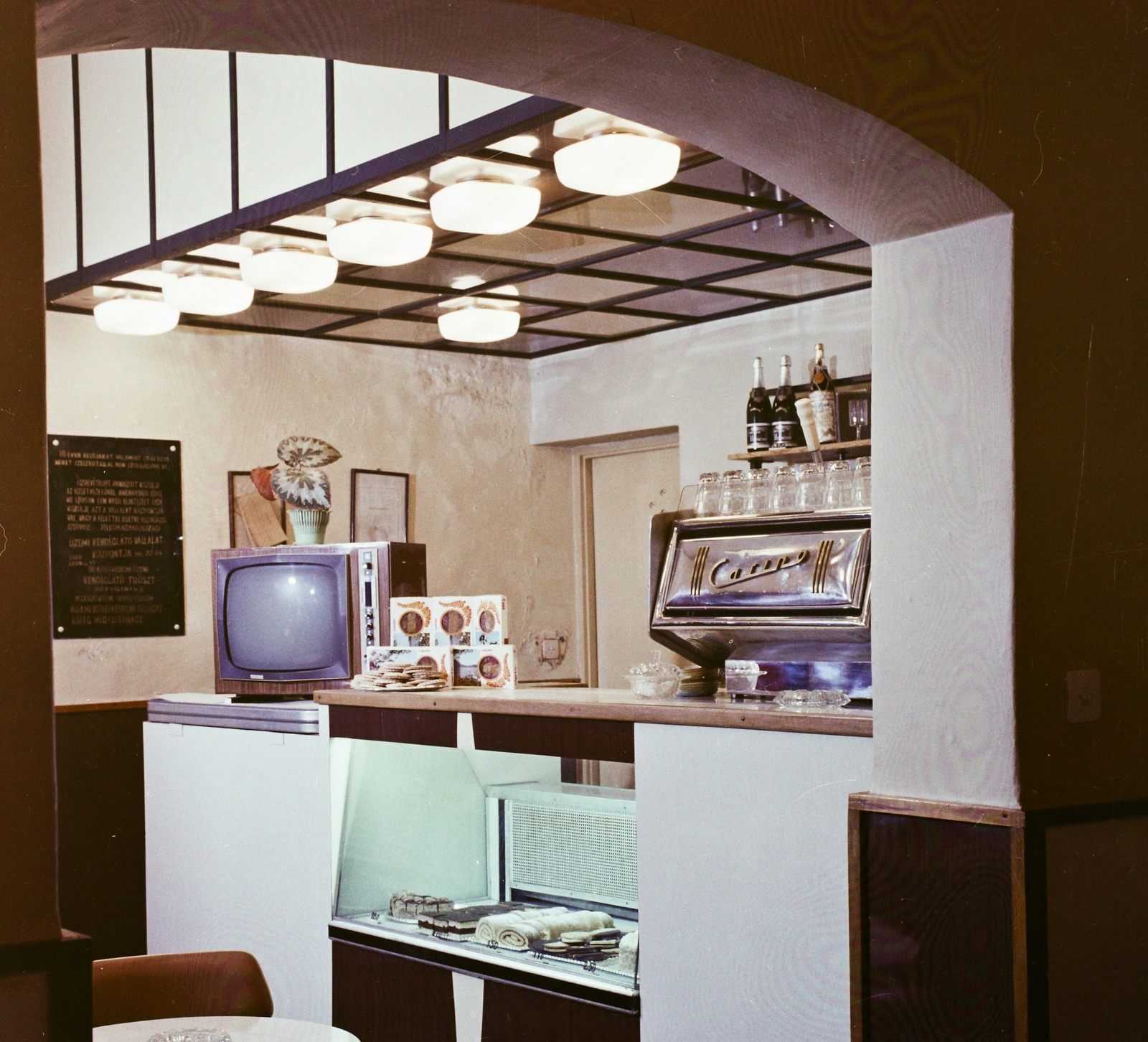 Magyarország, 1972, Bauer Sándor, színes, televízió, kávéfőző, Casino-kávégép, TV készülék, Fortepan #110654