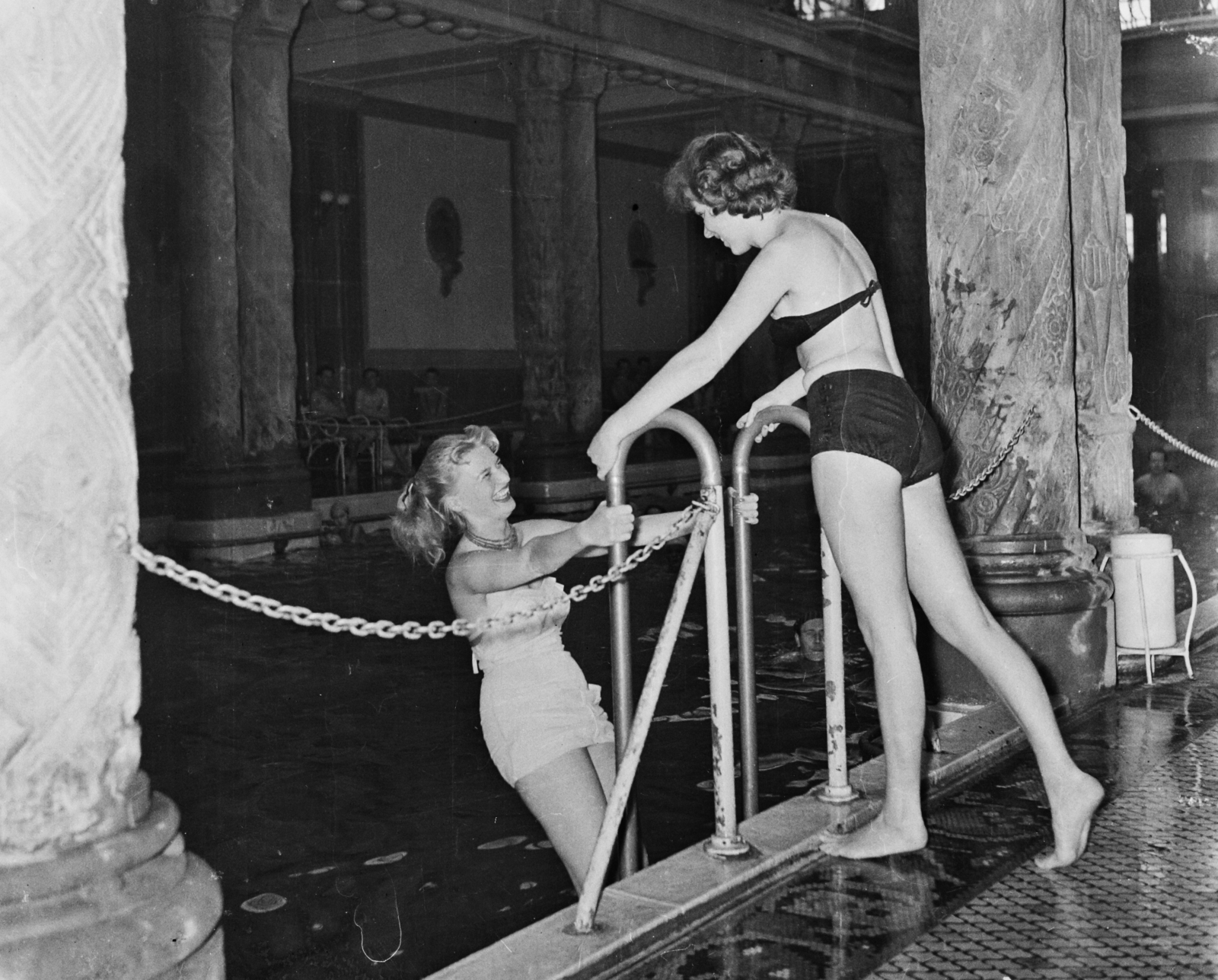 Hungary, Budapest XI., Gellért Gyógyfürdő., 1960, Bauer Sándor, pool, bathing suit, swimming pool, pillar, Budapest, pool stairs, Fortepan #110685