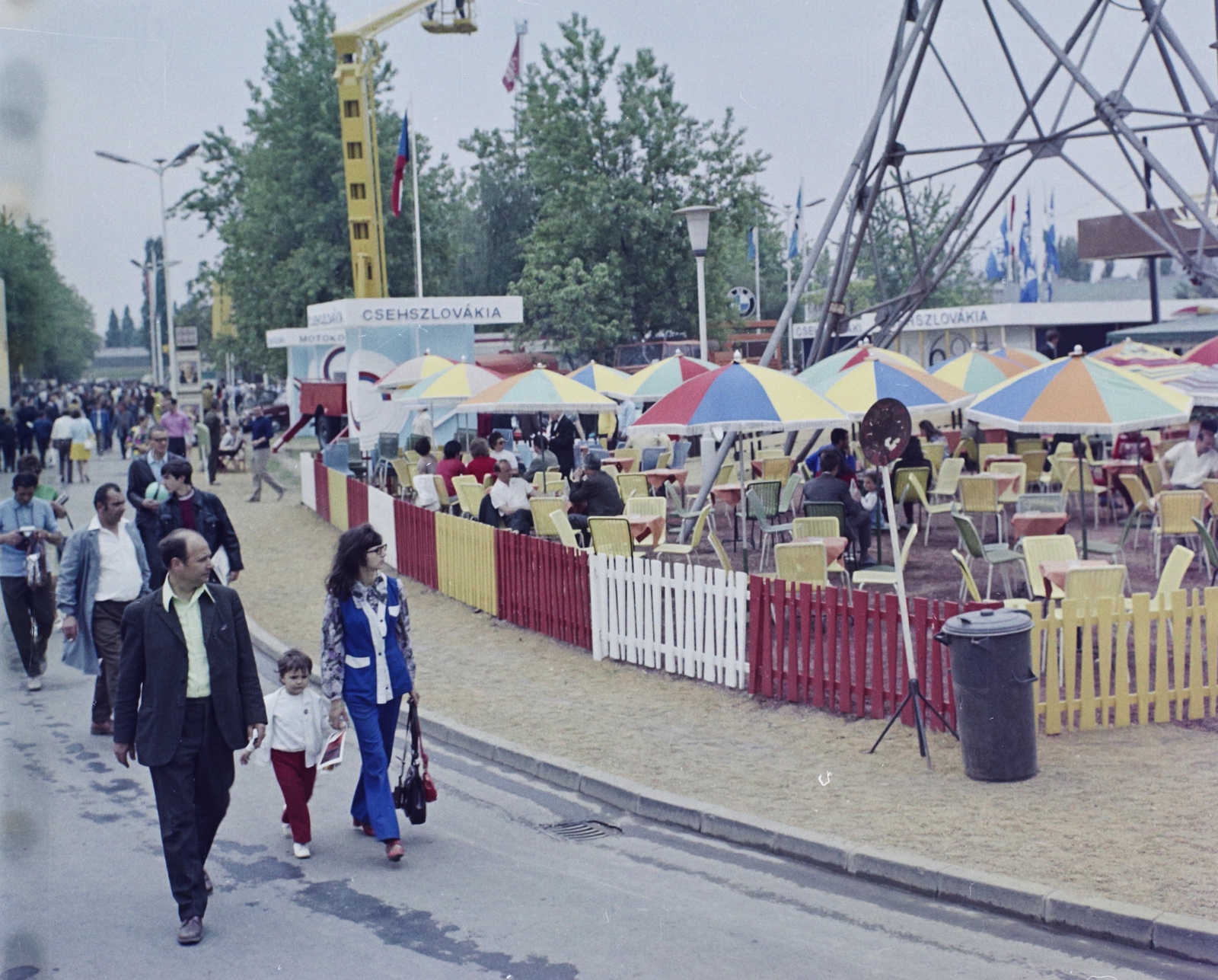 Hungary, Budapest X., Albertirsai úti vásárterület., 1973, Bauer Sándor, colorful, international fair, Budapest, Fortepan #110733