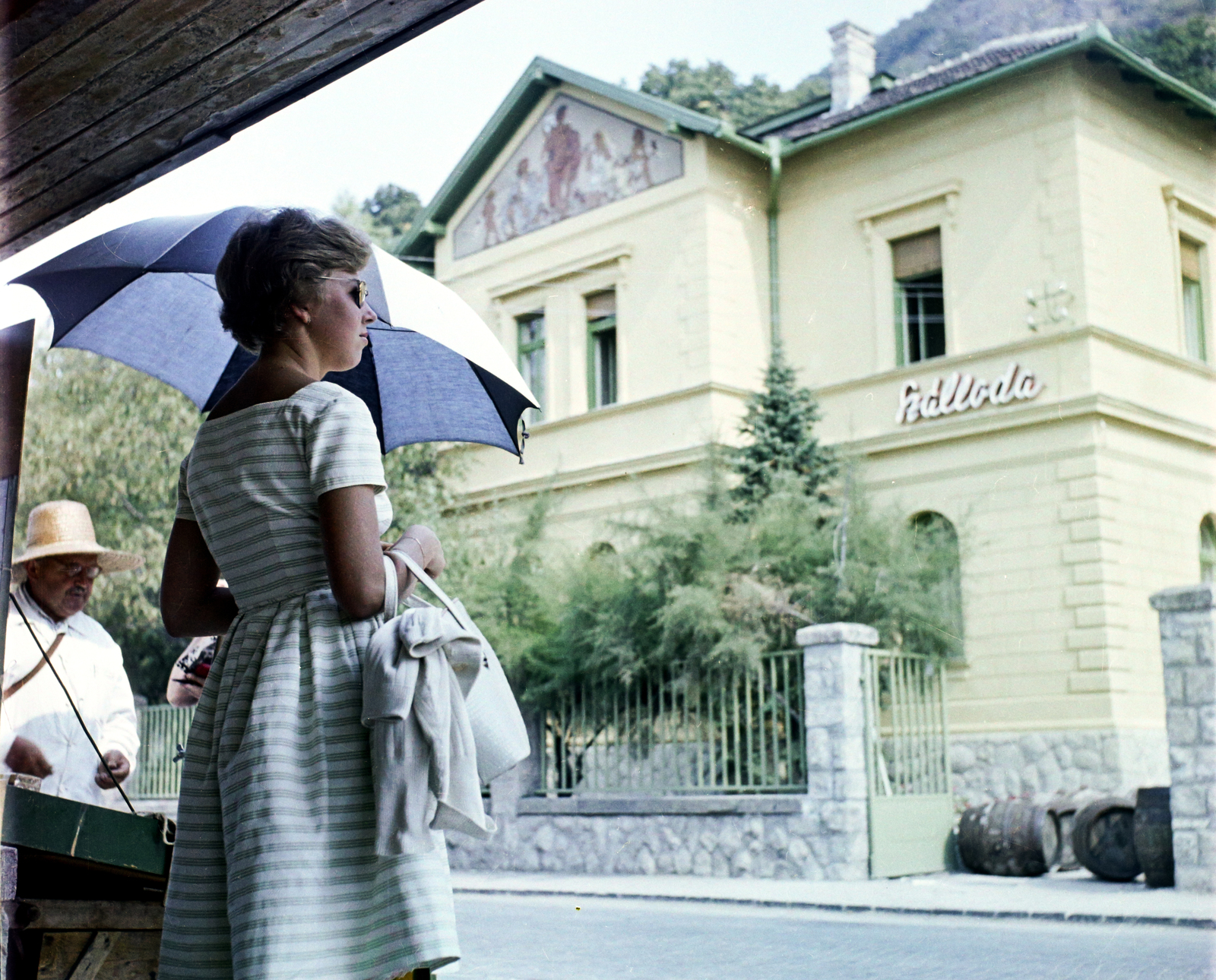 Magyarország,Dunakanyar, Visegrád, Fő utca 9. (11-es főút), Vár szálló (egykor Görgey Artúr lakhelye volt)., 1961, Bauer Sándor, színes, szálloda, neon felirat, Fortepan #110742