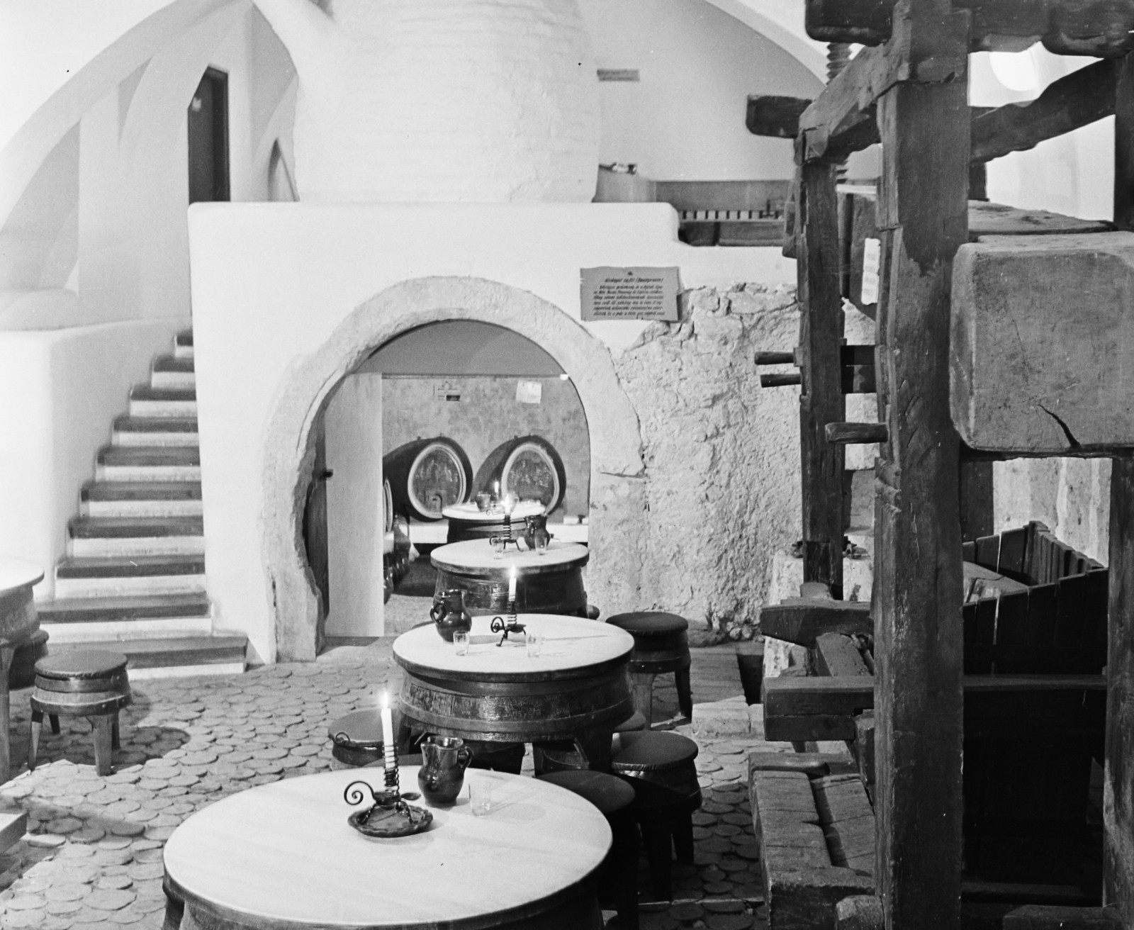 Hungary, Sopron, Hátsókapu 2., Caesar-ház, Cézár Pince borozó., 1964, Bauer Sándor, candle, wine cellar, Fortepan #110841