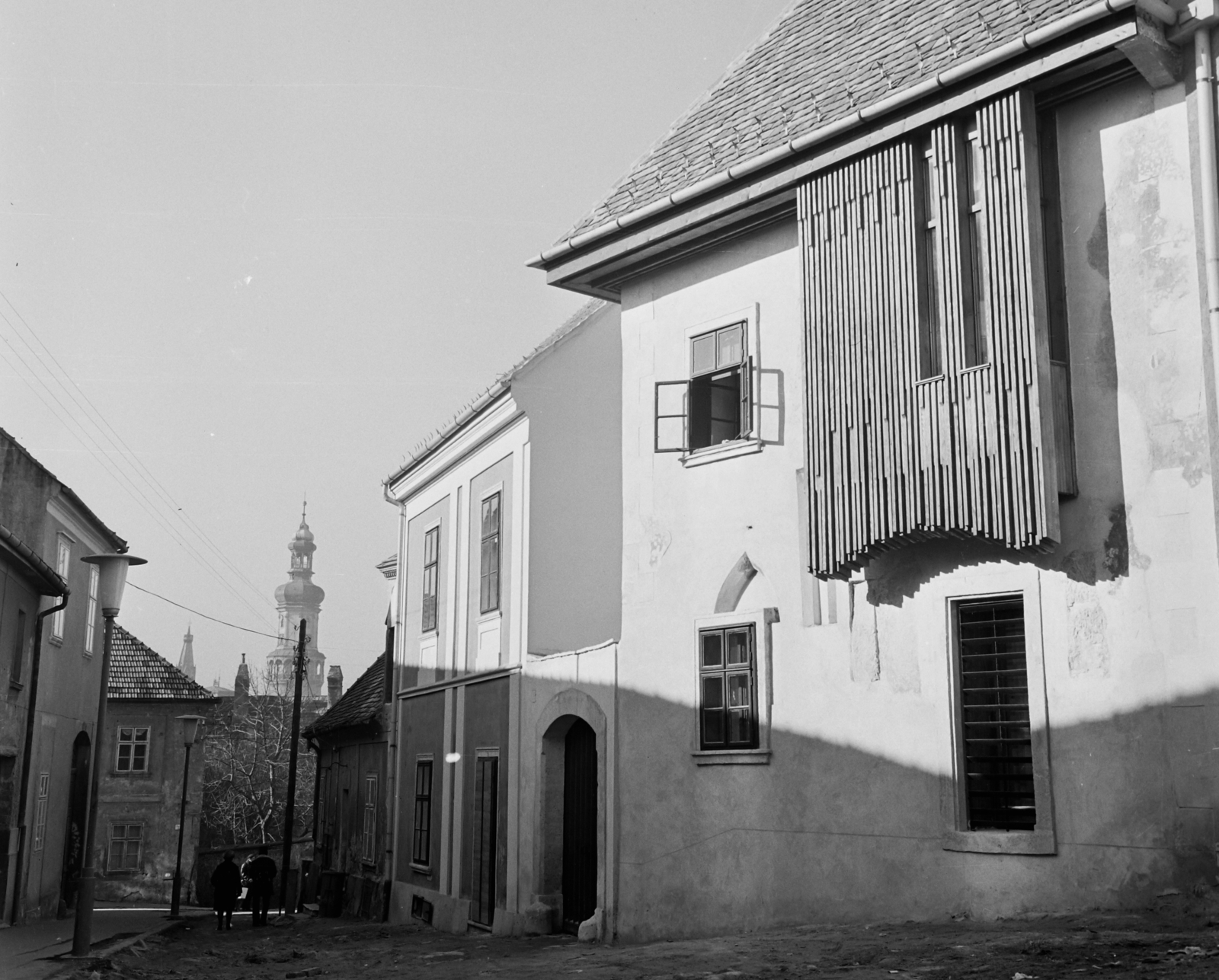 Hungary, Sopron, Szent Mihály utca (Pozsonyi út) a Szentlélek utca felé nézve, háttérben a Tűztorony., 1973, Bauer Sándor, Fortepan #110856
