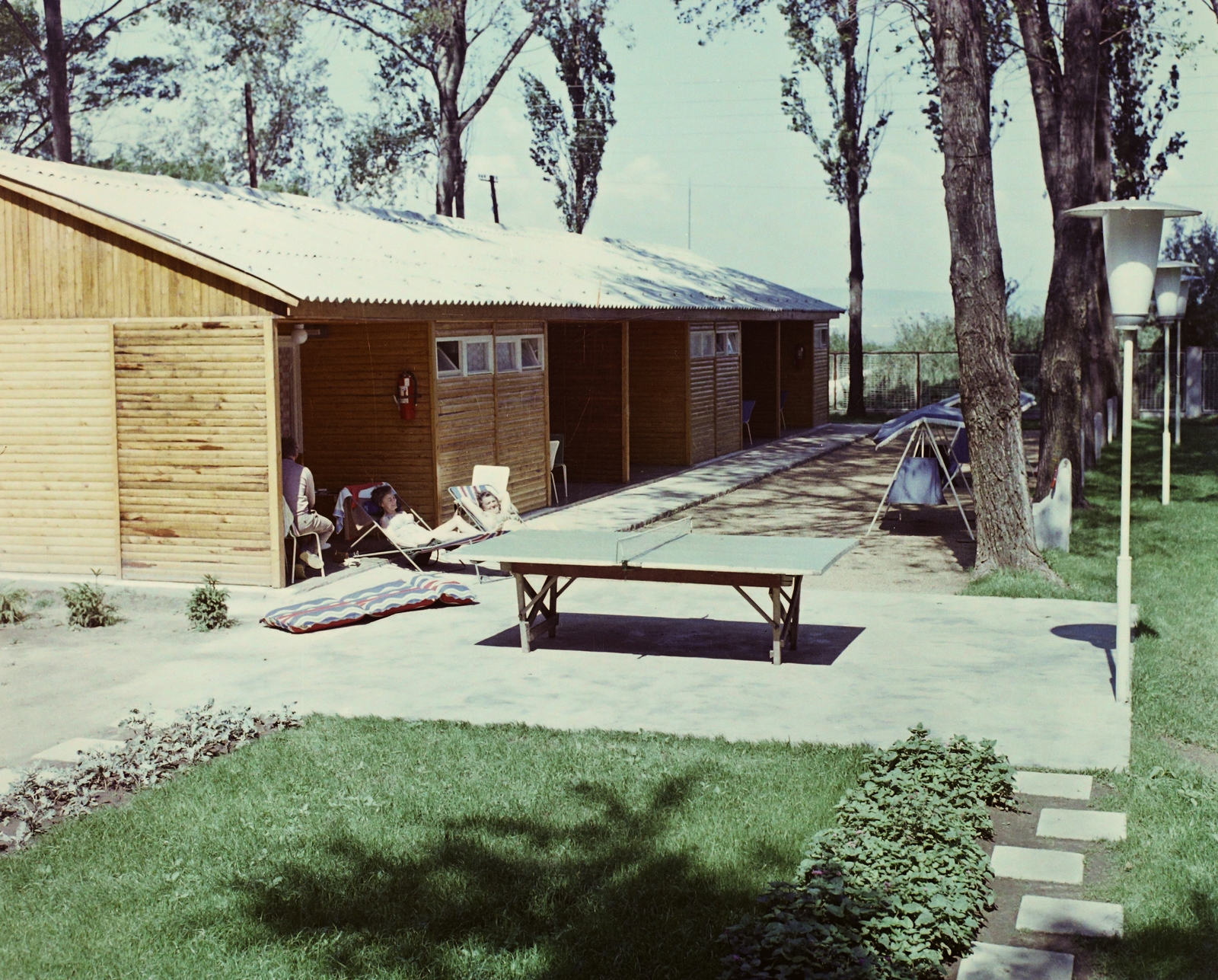 Hungary, 1970, Bauer Sándor, colorful, air mattress, deck chair, holiday house, wooden cottage, table tennis table, Fortepan #110863