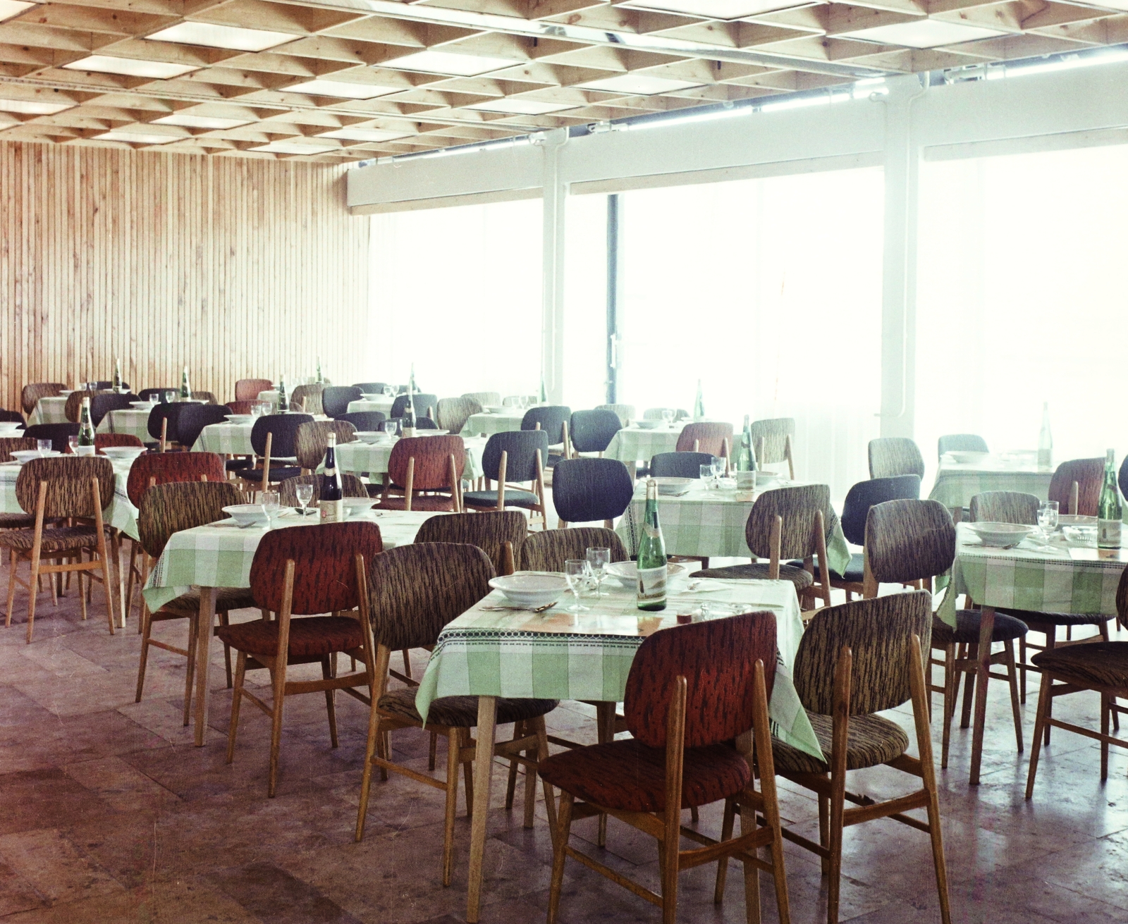 Hungary, Veszprém, Dózsa György tér, Dózsa étterem., 1970, Bauer Sándor, colorful, restaurant, wood panelling, Fortepan #110889