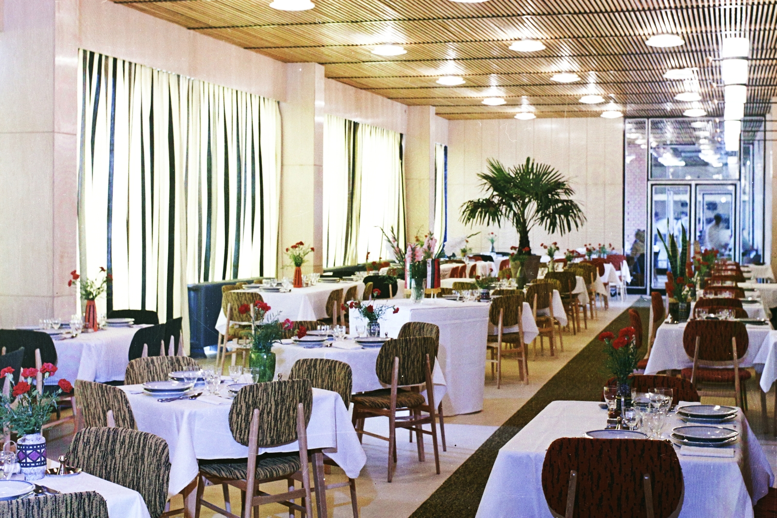 Hungary, Veszprém, Budapest út, Hotel Veszprém., 1967, Bauer Sándor, colorful, restaurant, Fortepan #110920