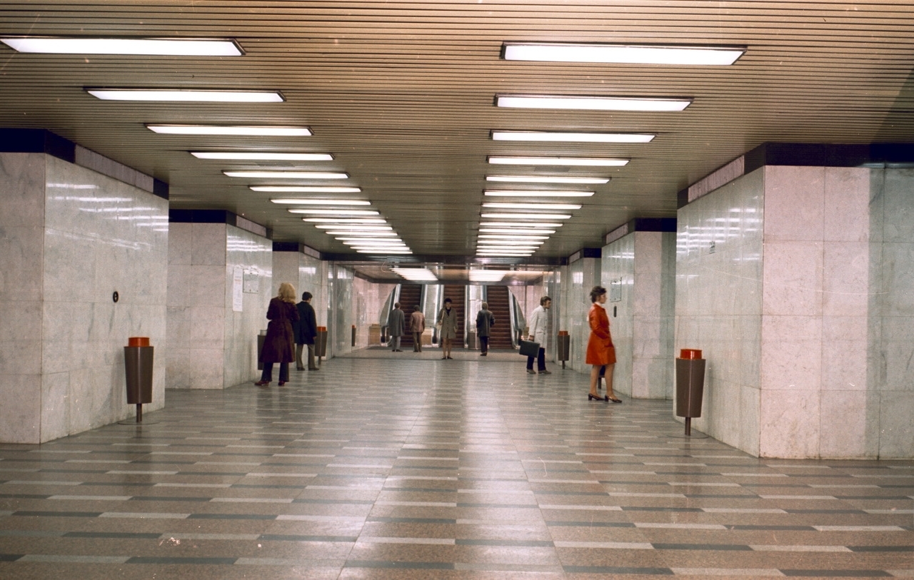 Hungary, Budapest VIII., metróállomás a Keleti pályaudvarnál., 1971, Lovas Gábor, Pálmai István, colorful, subway, subway station, Budapest, Fortepan #11101