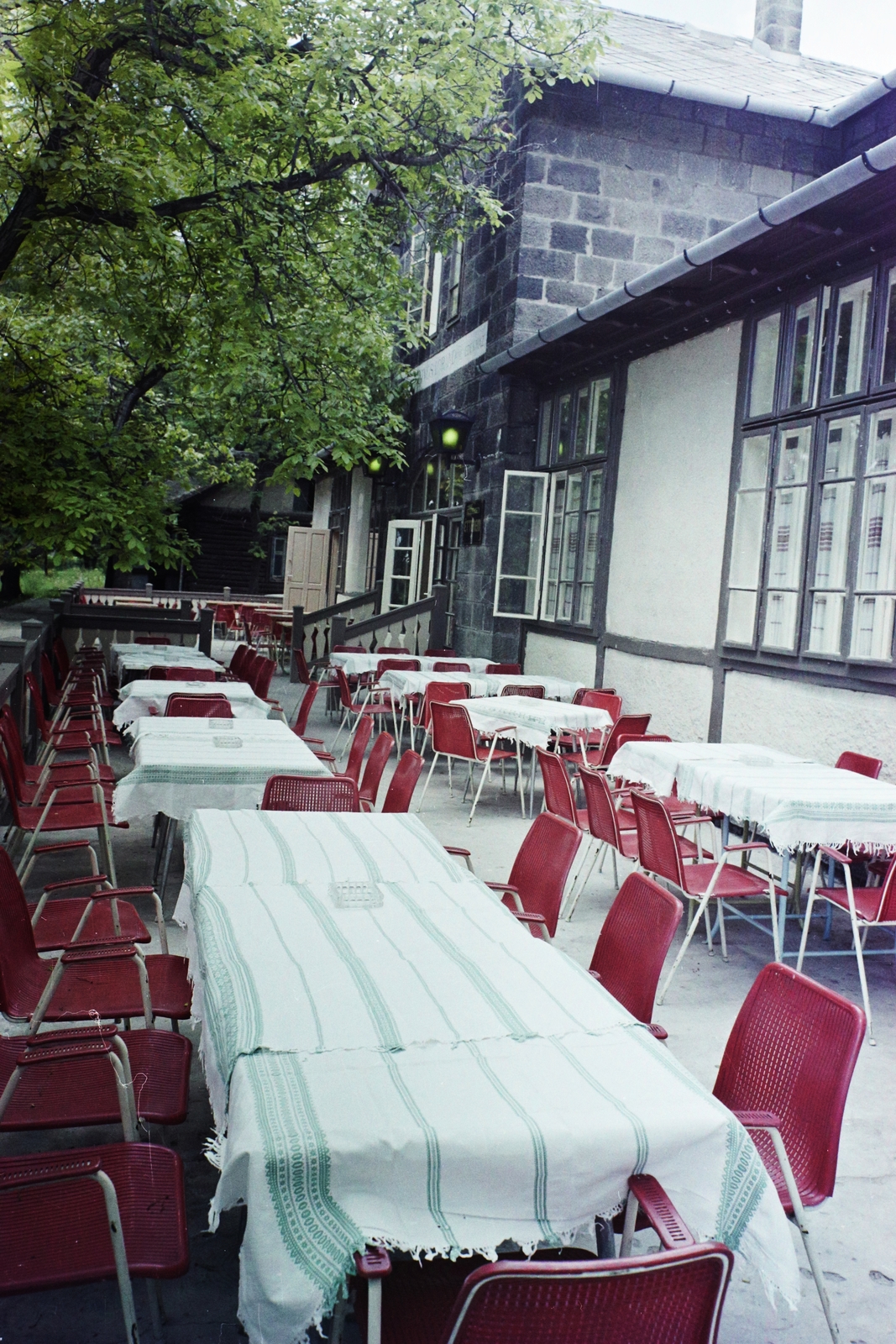 Hungary, Dobogókő, Eötvös Loránd menedékház., 1976, Bauer Sándor, colorful, terrace, Fortepan #111024