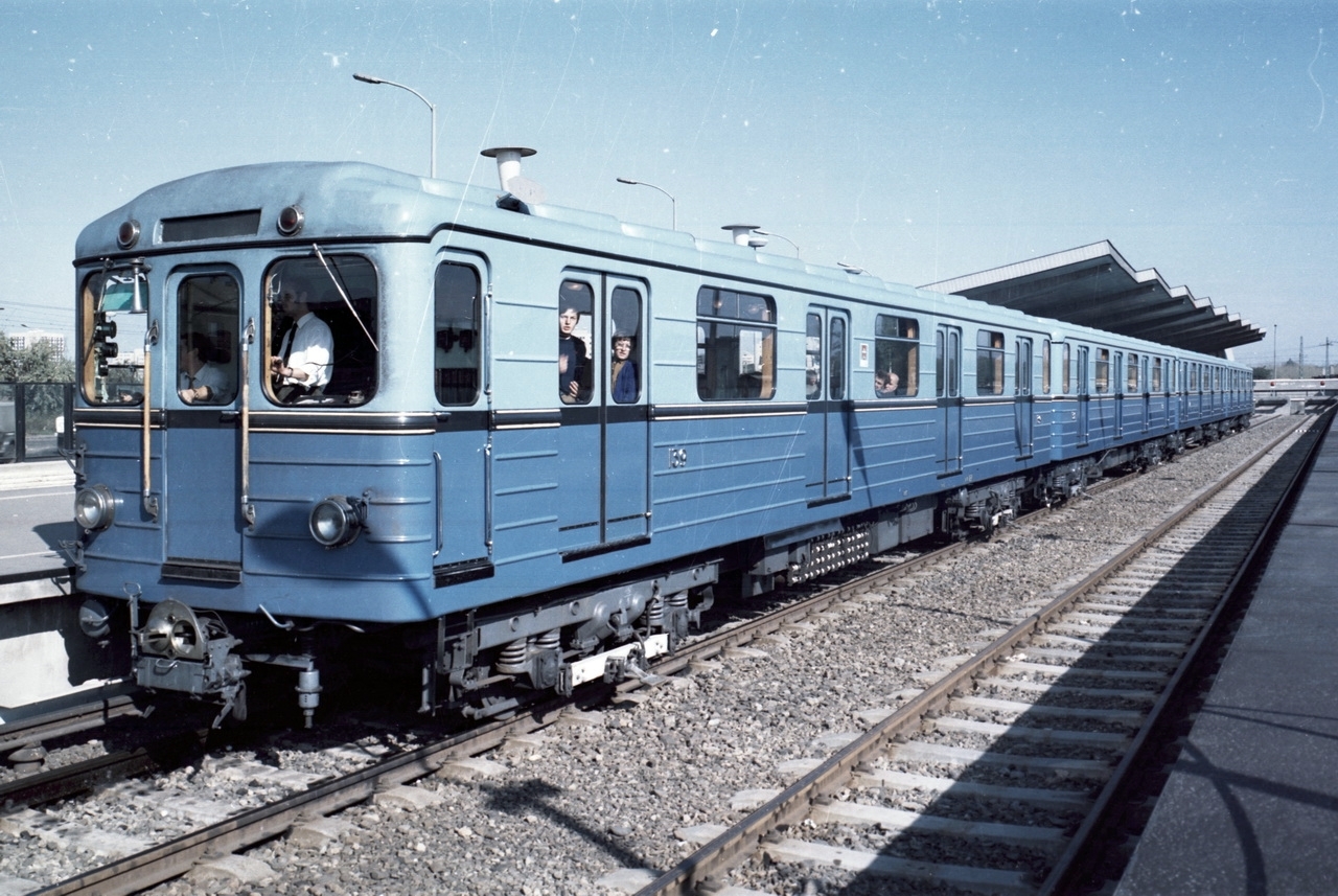 Hungary, Budapest X., Örs vezér tere / Fehér út metróvégállomás., 1973, Lovas Gábor, colorful, subway, Budapest, Fortepan #11103