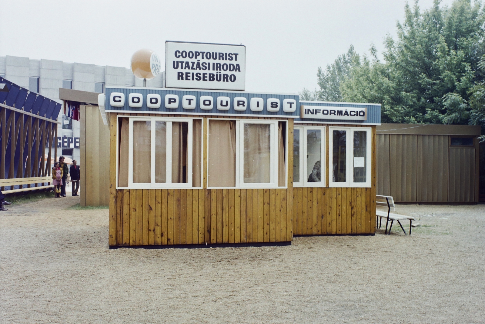 Hungary, Budapest X., Albertirsai úti vásárterület., 1974, Bauer Sándor, colorful, international fair, Budapest, Coopturist-organisation, Fortepan #111039