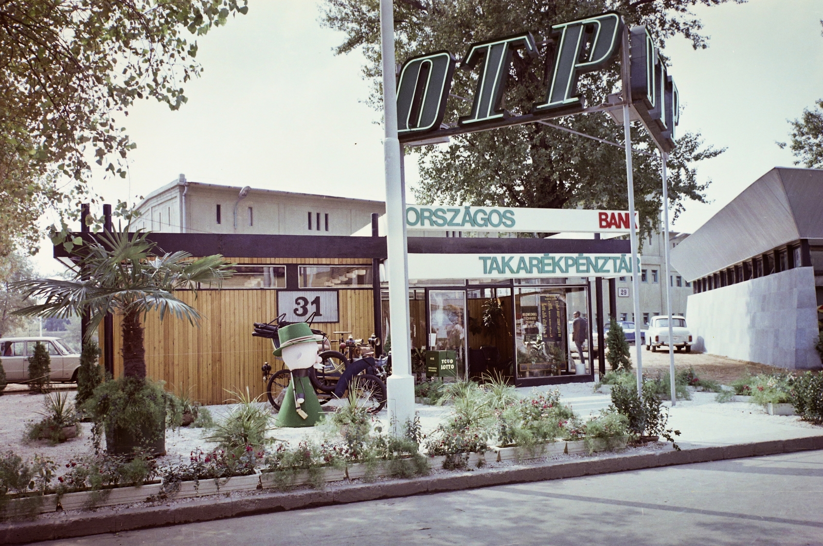 Hungary, Budapest X., az Albertirsai úti vásár területe, a "Budapesti Vadászati Világkiállítás 1971" idején., 1971, Bauer Sándor, colorful, neon sign, Budapest, Fortepan #111067