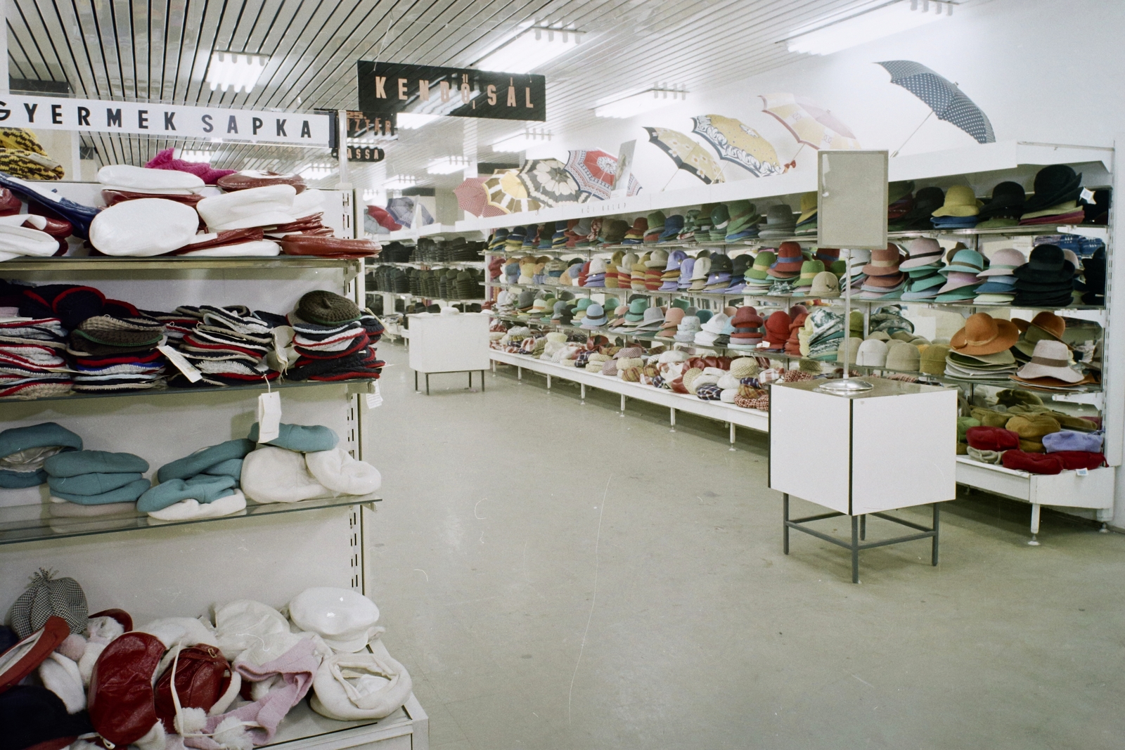Hungary, Budapest VIII., Blaha Lujza tér, Corvin Áruház., 1971, Bauer Sándor, colorful, Corvin Store, Budapest, department store, Fortepan #111076