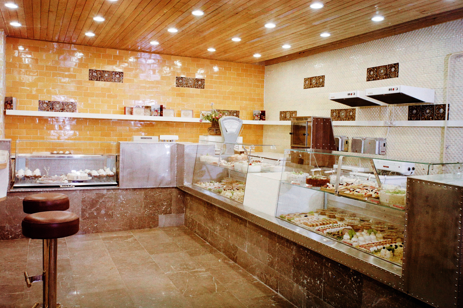 Hungary, Budapest II., Keleti Károly utca - Bimbó út találkozása, Rózsadomb étterem., 1974, Bauer Sándor, colorful, Budapest, Fortepan #111109