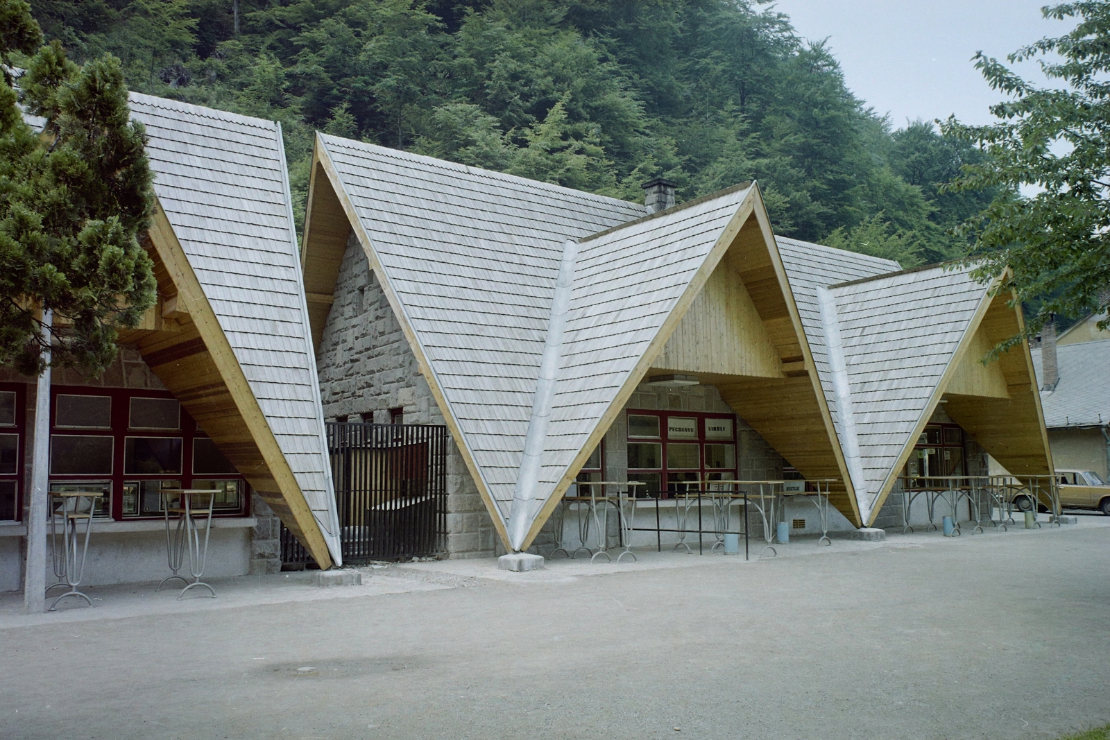 Hungary, Lillafüred, Miskolc, falatozó az Egri országút mellett, a Lillafüredi Állami Erdei Vasút lillafüredi állomása közelében., 1974, Bauer Sándor, colorful, Fortepan #111130