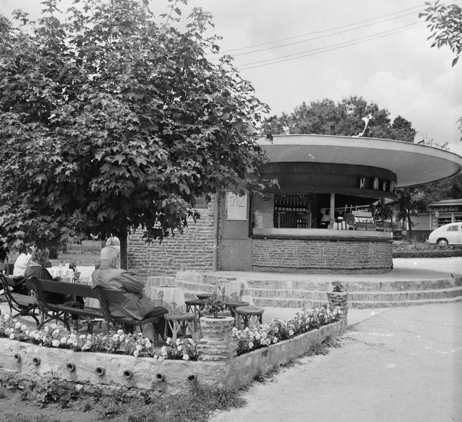 Hungary, Mátrafüred, kávézó a Parádi út - Béke utca sarkán., 1960, Bauer Sándor, mushroom, Fortepan #111153