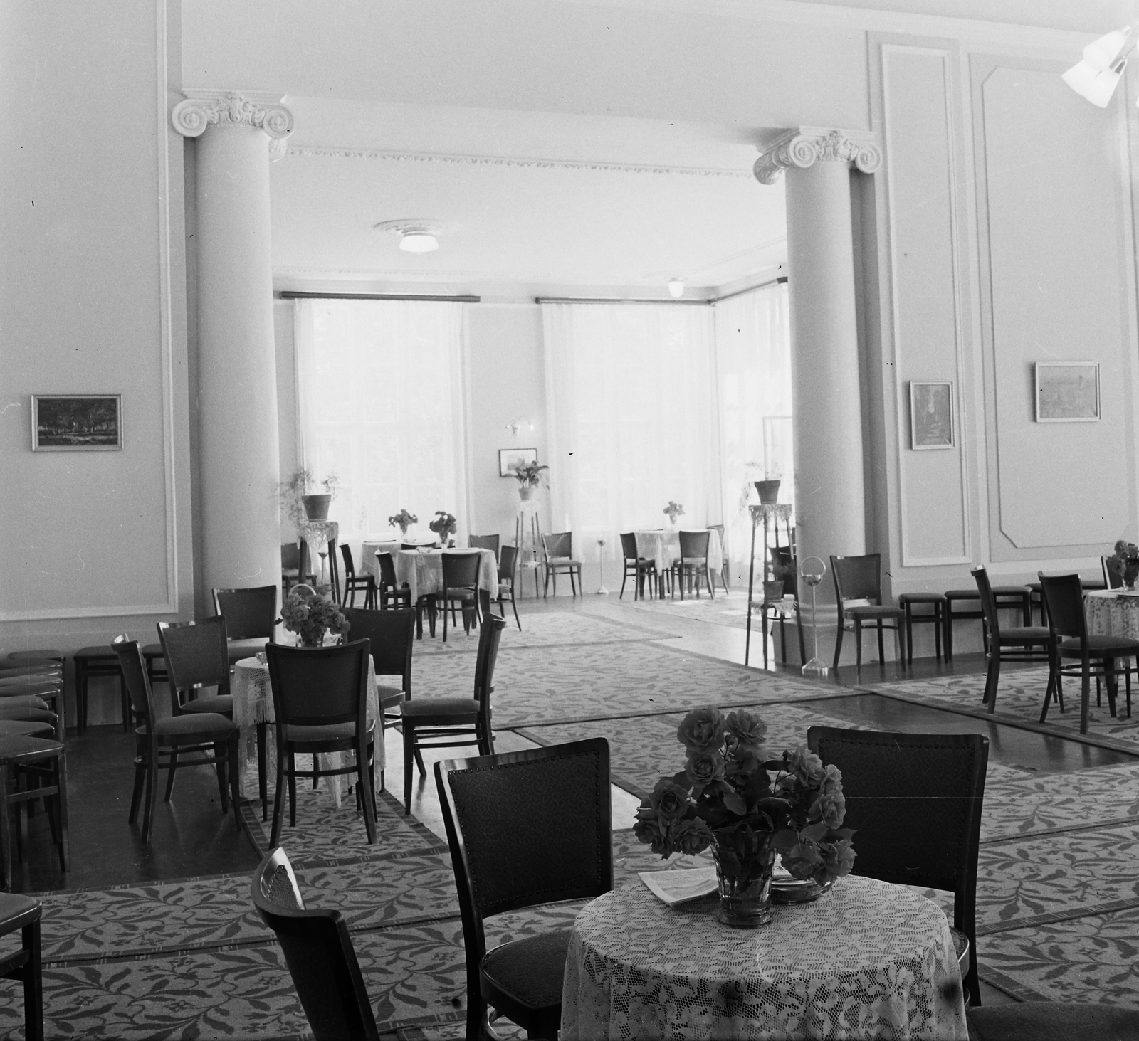 Hungary, Balatonföldvár, Széchenyi Imre utca (Hősök útja), Kistext üdülő., 1960, Bauer Sándor, resort, pillar, hall, Fortepan #111175