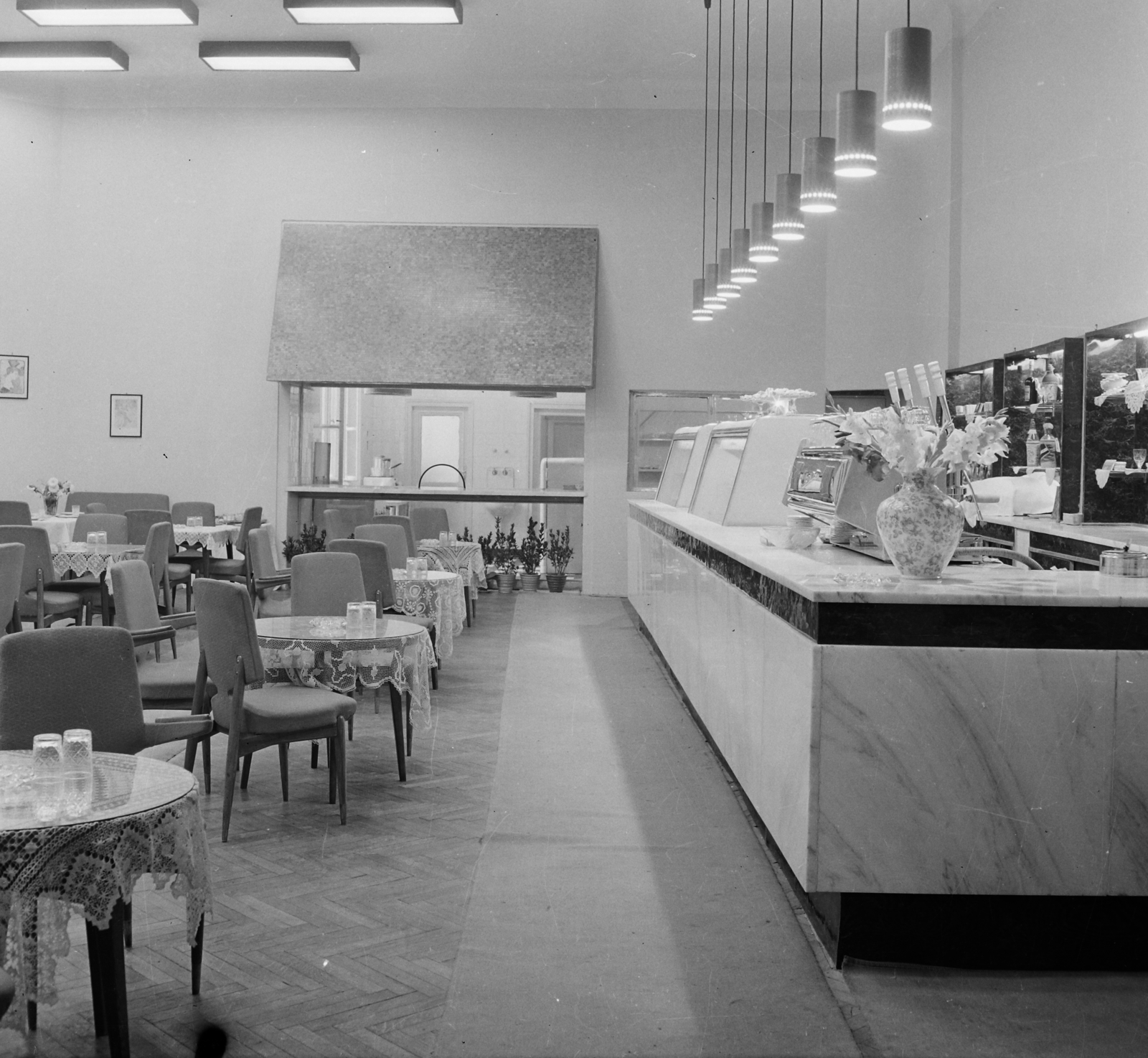 Hungary, Budapest V., Szabadság tér 17., Technika Háza (egykor Tőzsdepalota, később az MTV székháza), étterem., 1960, Bauer Sándor, restaurant, buffet, Budapest, Fortepan #111198