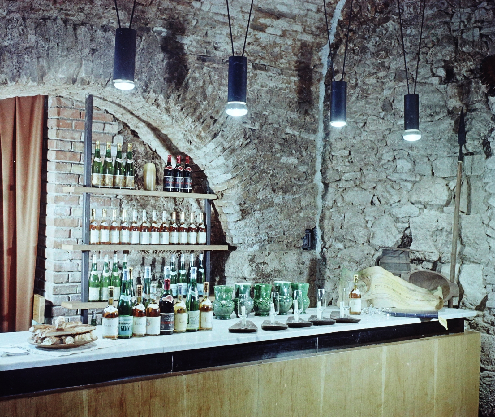 Hungary, Budapest I., Hess András tér 4., Fortuna étterem, taverna., 1966, Bauer Sándor, colorful, restaurant, drink, pastry, counter, Budapest, Fortepan #111232