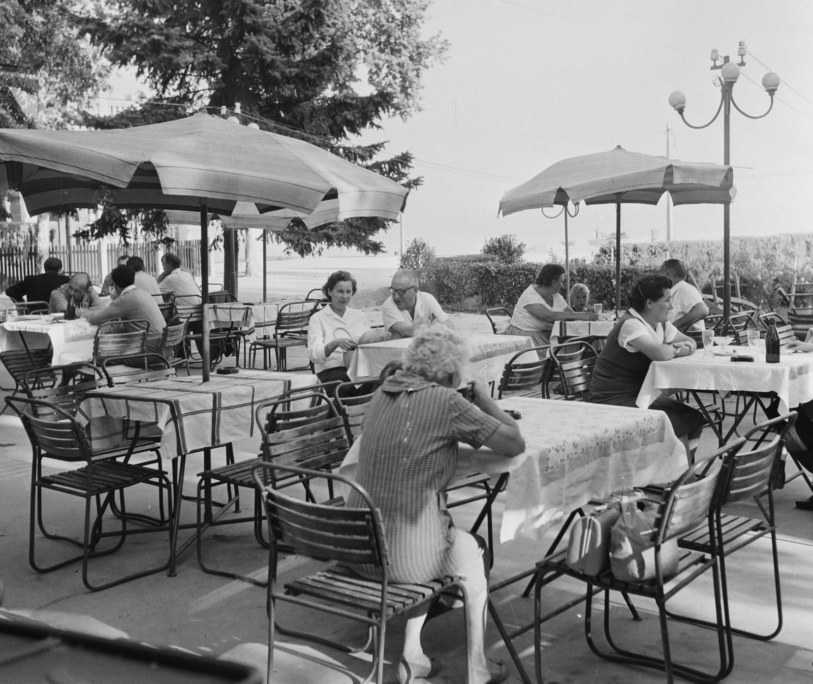 Hungary,Lake Balaton, Révfülöp, Ibolya cukrászda a kikötőnél., 1961, Bauer Sándor, pastry shop, Fortepan #111241
