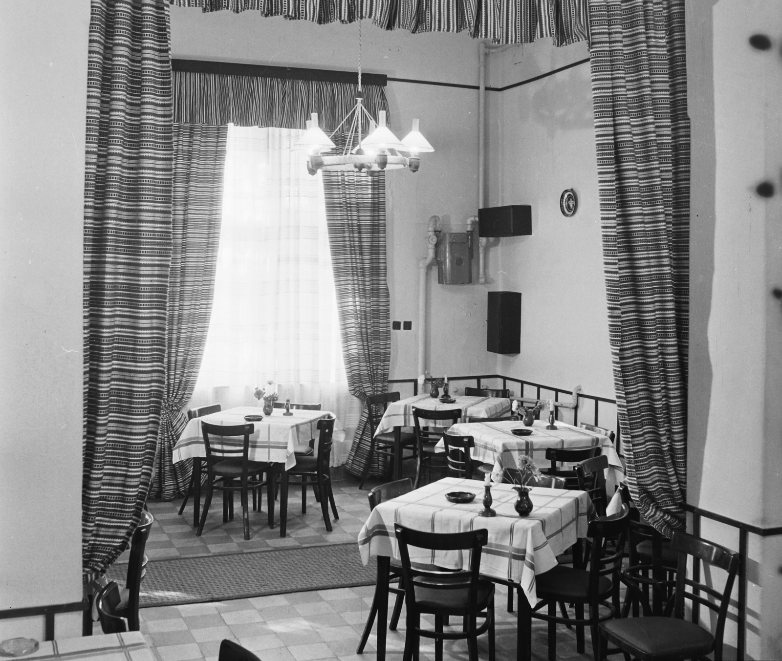 1960, Bauer Sándor, restaurant, restaurant, chandelier, curtain, tablecloth, Fortepan #111258