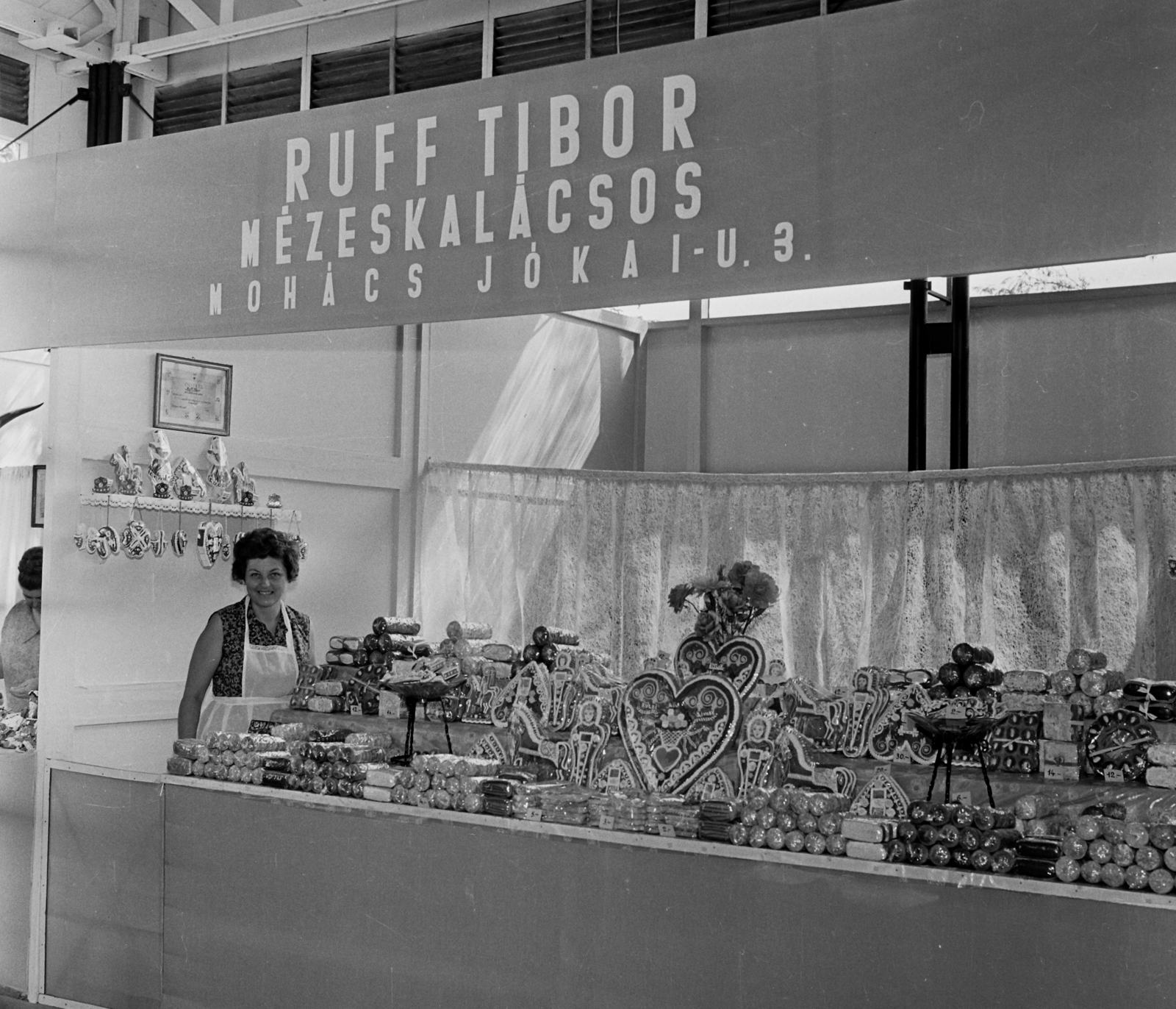Magyarország, 1967, Bauer Sándor, cégtábla, kiállítás, pavilon, mézeskalács, kézműves, kisiparos, Fortepan #111314