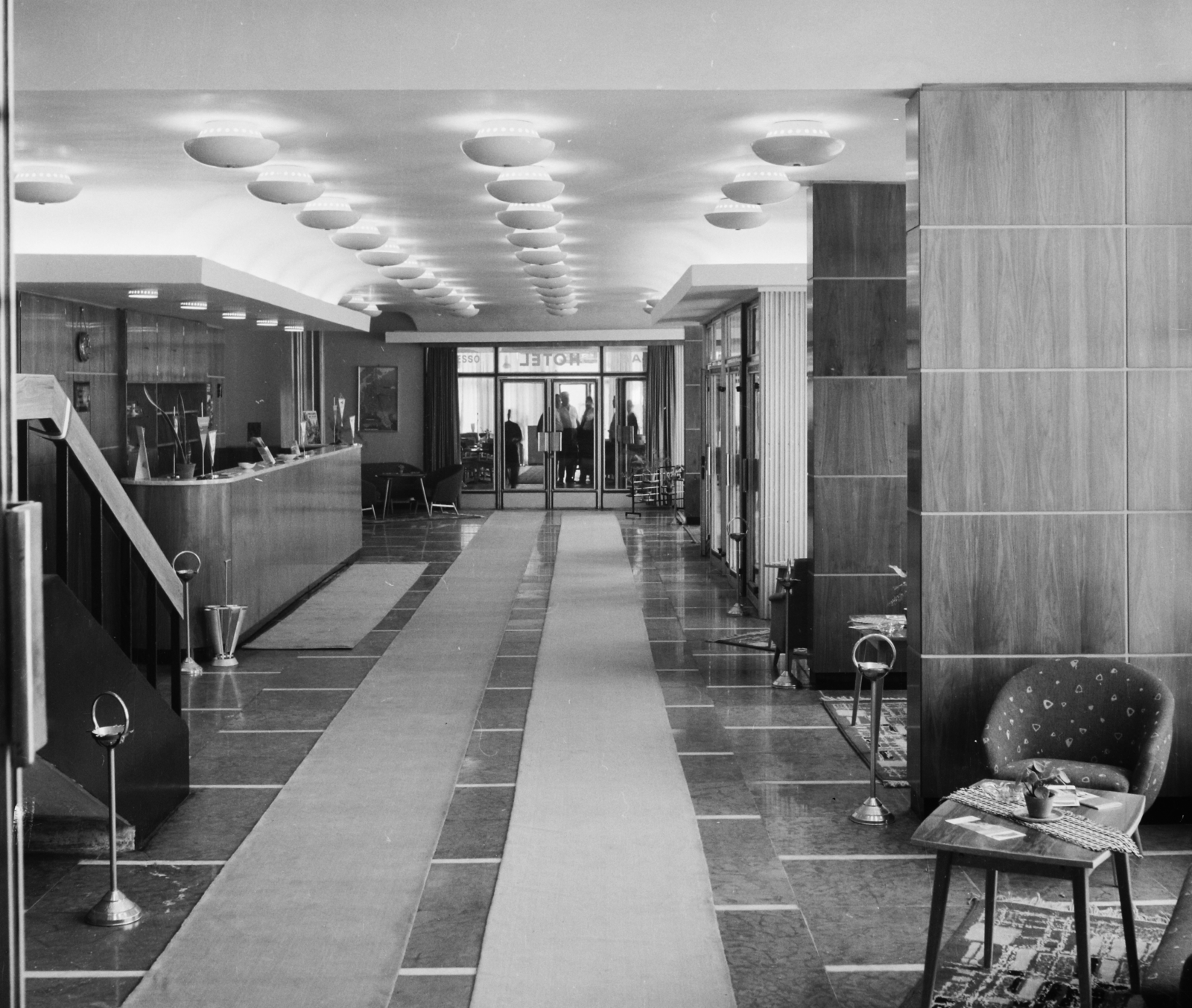 Hungary, Esztergom, Bajcsy-Zsilinszky út, Fürdő Hotel, hall és recepció., 1967, Bauer Sándor, Fortepan #111324
