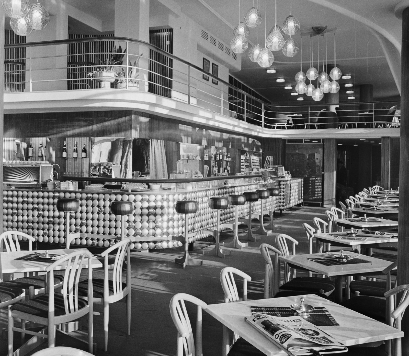 Hungary, Budapest XIII., Pozsonyi út 38-40., Dunapark presszó., 1969, Bauer Sándor, bar stool, Budapest, Fortepan #111413