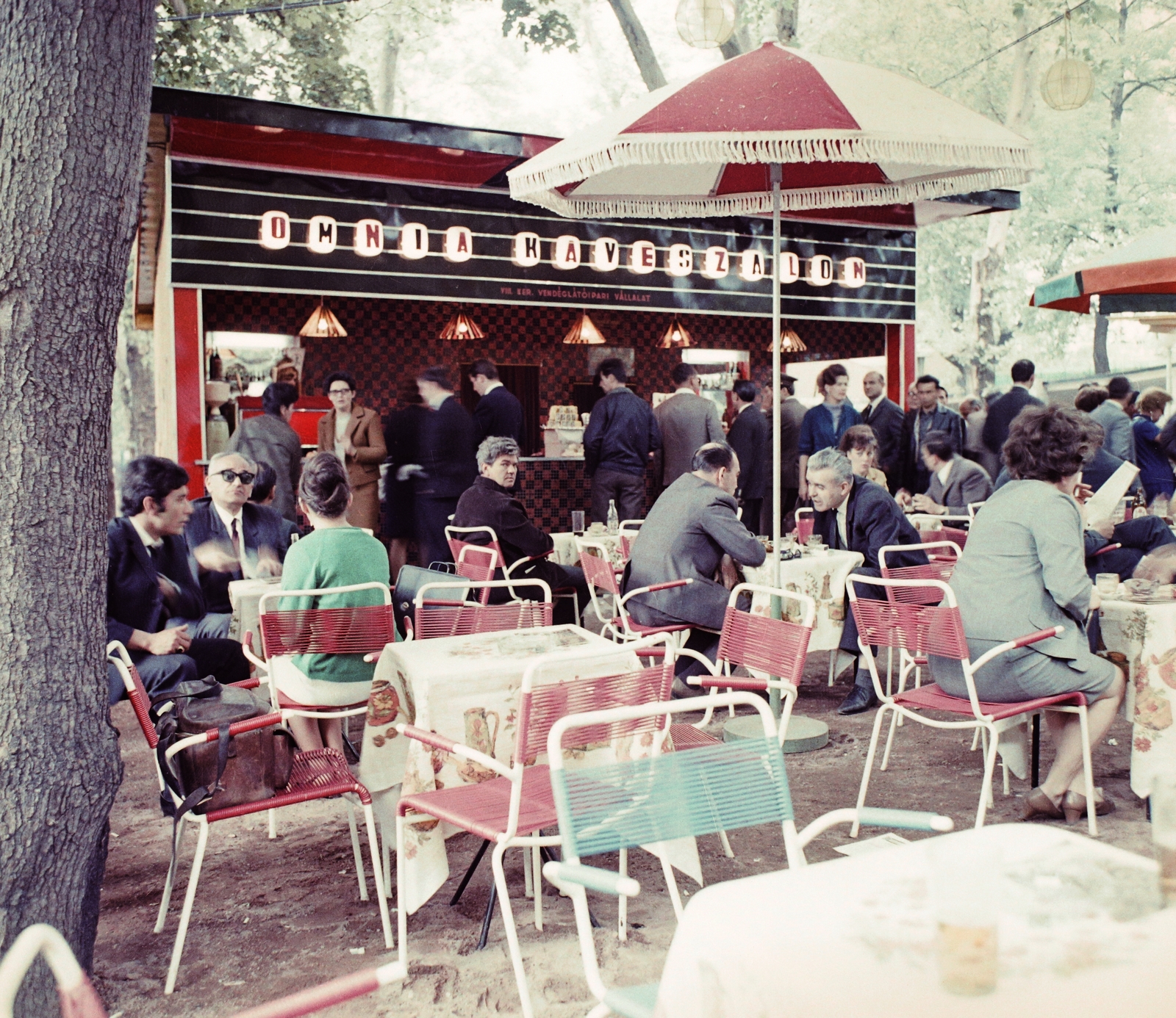 Hungary, Budapest XIV., Omnia kávézó., 1969, Bauer Sándor, colorful, sunshades, coffee maker, neon sign, Budapest, Omnia-brand, Fortepan #111436