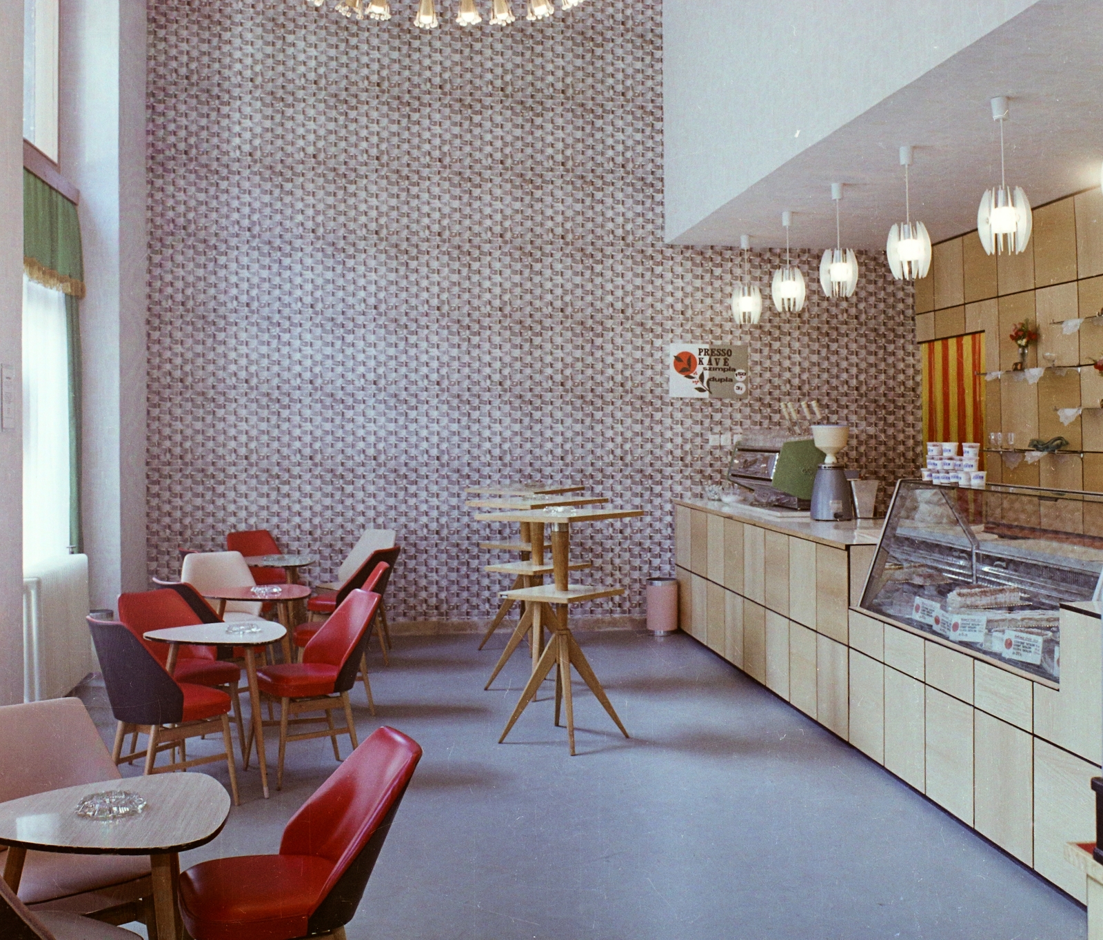 Hungary, Budapest V., Károlyi utca 19. (Károlyi Mihály utca 29.), Szivárvány Diabetikus cukrászda., 1969, Bauer Sándor, colorful, pastry shop, Budapest, Fortepan #111446