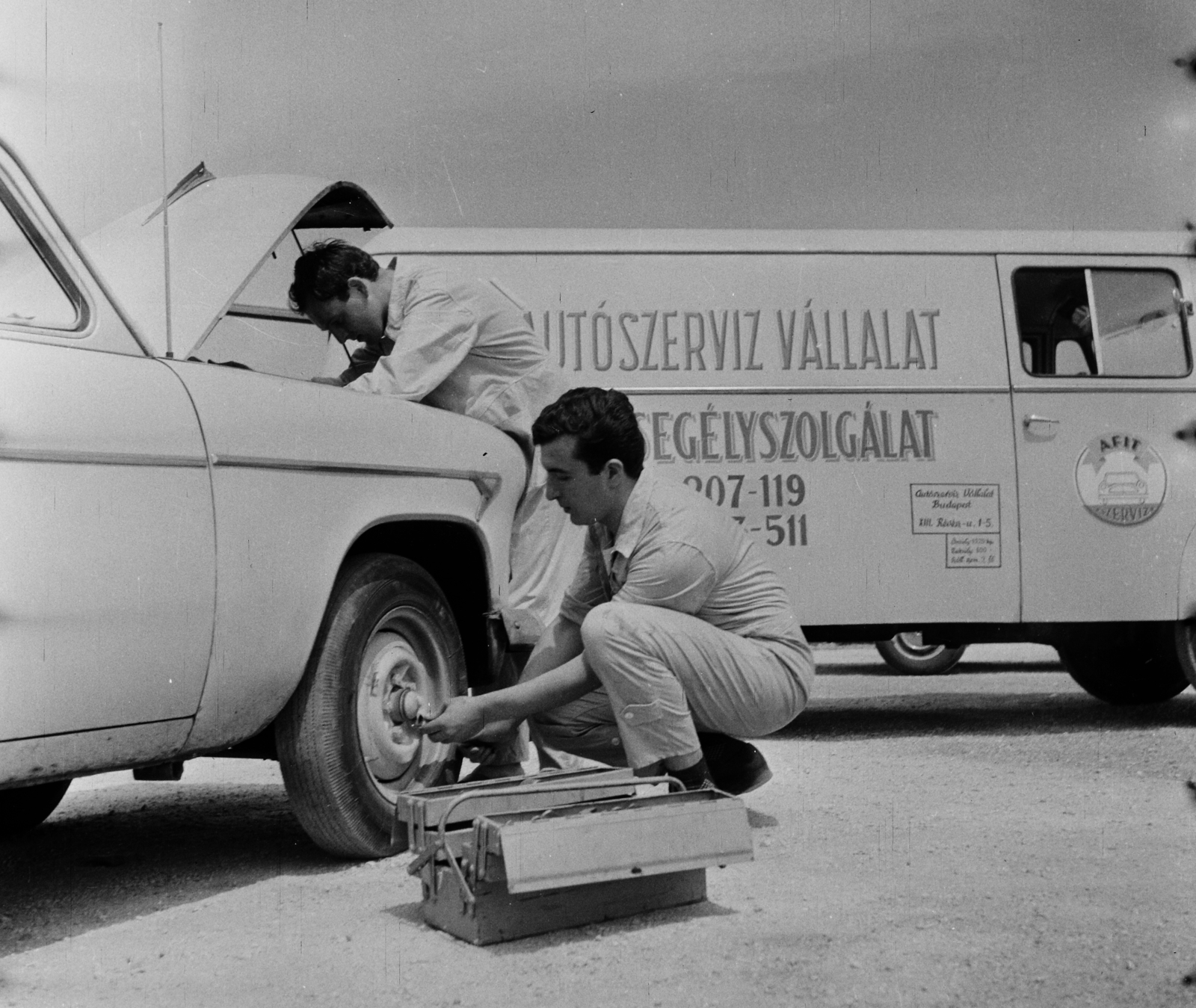1964, Bauer Sándor, mechanic, car repair, AFIT organisation, road assistance, toolbox, Fortepan #111511