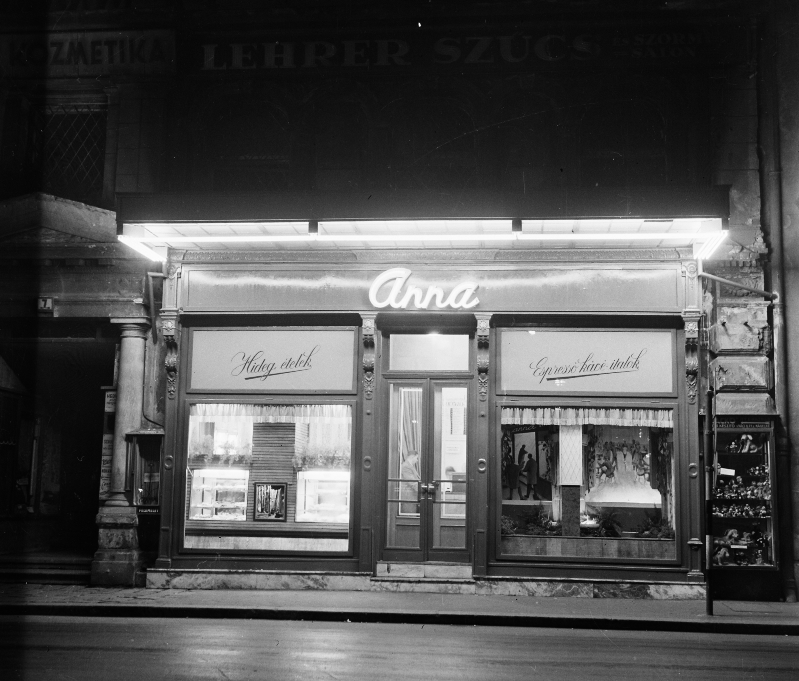 Magyarország, Budapest V., Váci utca 7., Anna presszó., 1957, Bauer Sándor, kirakat, üzletportál, neon felirat, Budapest, Fortepan #111546