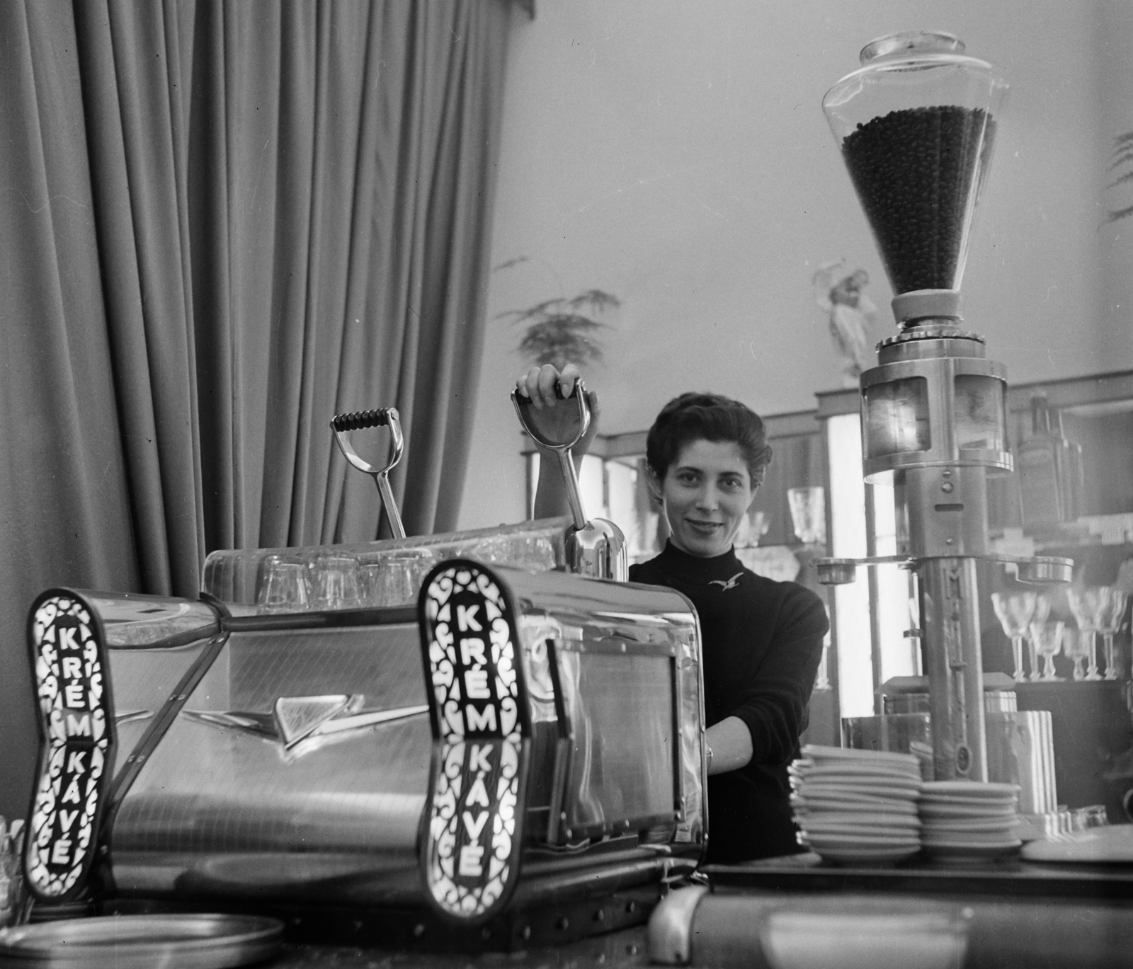Hungary, Budapest V., Váci utca 7., Anna presszó., 1957, Bauer Sándor, coffee maker, Budapest, coffee machine, employee, Fortepan #111548