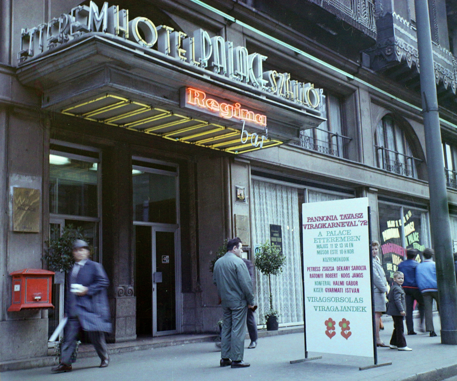 Magyarország, Budapest VIII., Rákóczi út 43., Palace Hotel., 1972, Bauer Sándor, színes, szálloda, neon felirat, Budapest, Fortepan #111581