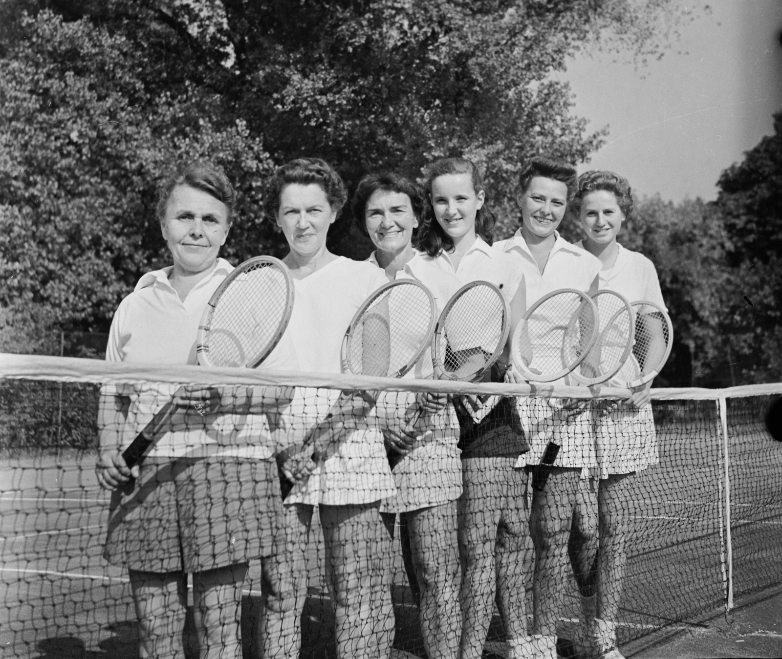 1959, Bauer Sándor, tableau, women, tennis court, tennis rackets, Fortepan #111591