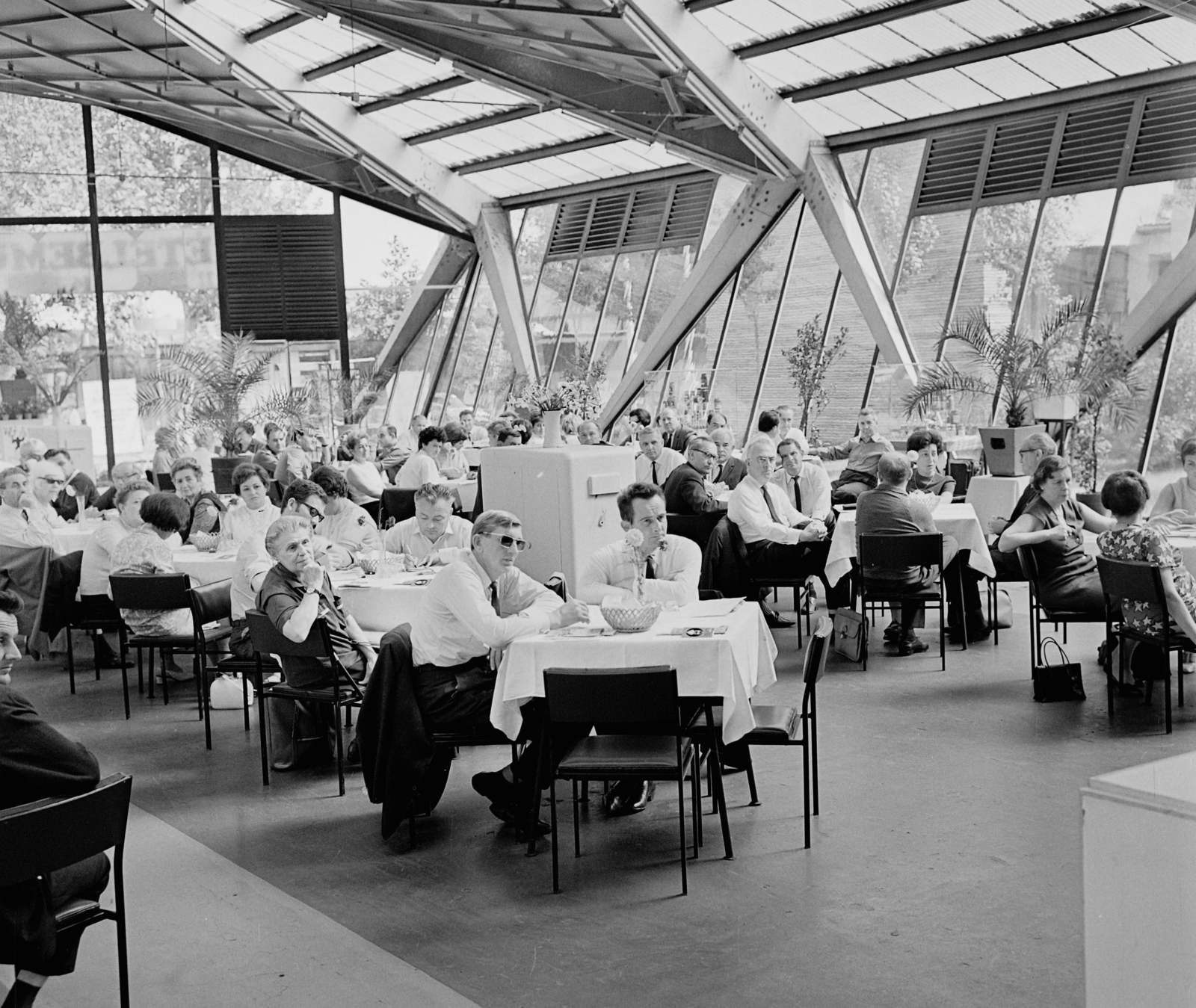 Hungary, Budapest XIV., ételbemutató a BNV pavilonjában (Franciaország pavilonjaként is funkcionált)., 1968, Bauer Sándor, Budapest, Fortepan #111620