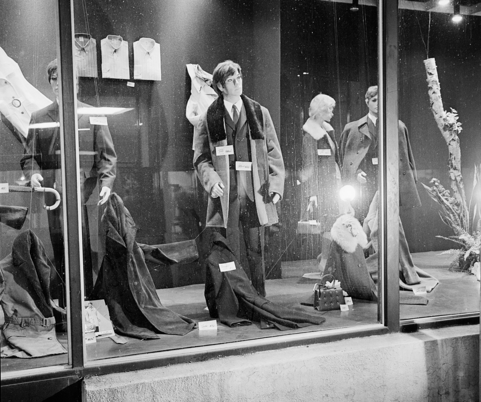 Hungary, 1968, Bauer Sándor, Show window, Budapest, mannequin, Fashion store, Fortepan #111622