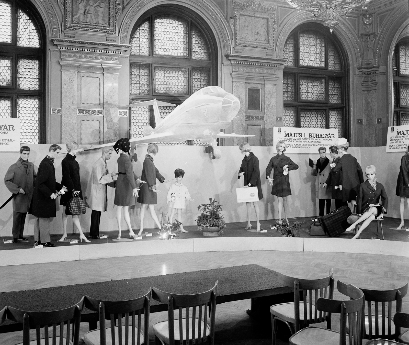 Hungary, Budapest VI., Andrássy út (Népköztársaság útja), Divatcsarnok, Lotz-terem., 1968, Bauer Sándor, exhibition, Budapest, mannequin, Fashion store, Fortepan #111625