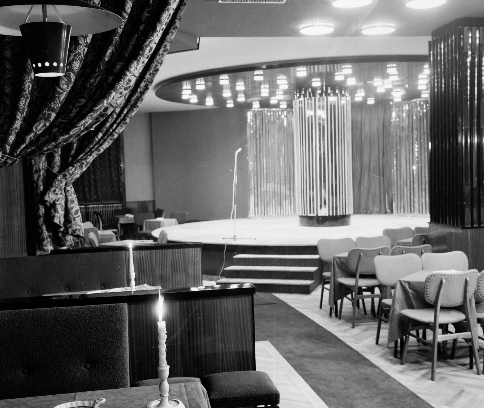 Hungary, Budapest VIII., Kis Salétrom utca 1., Revü night club., 1969, Bauer Sándor, candle, stage, Budapest, Fortepan #111634