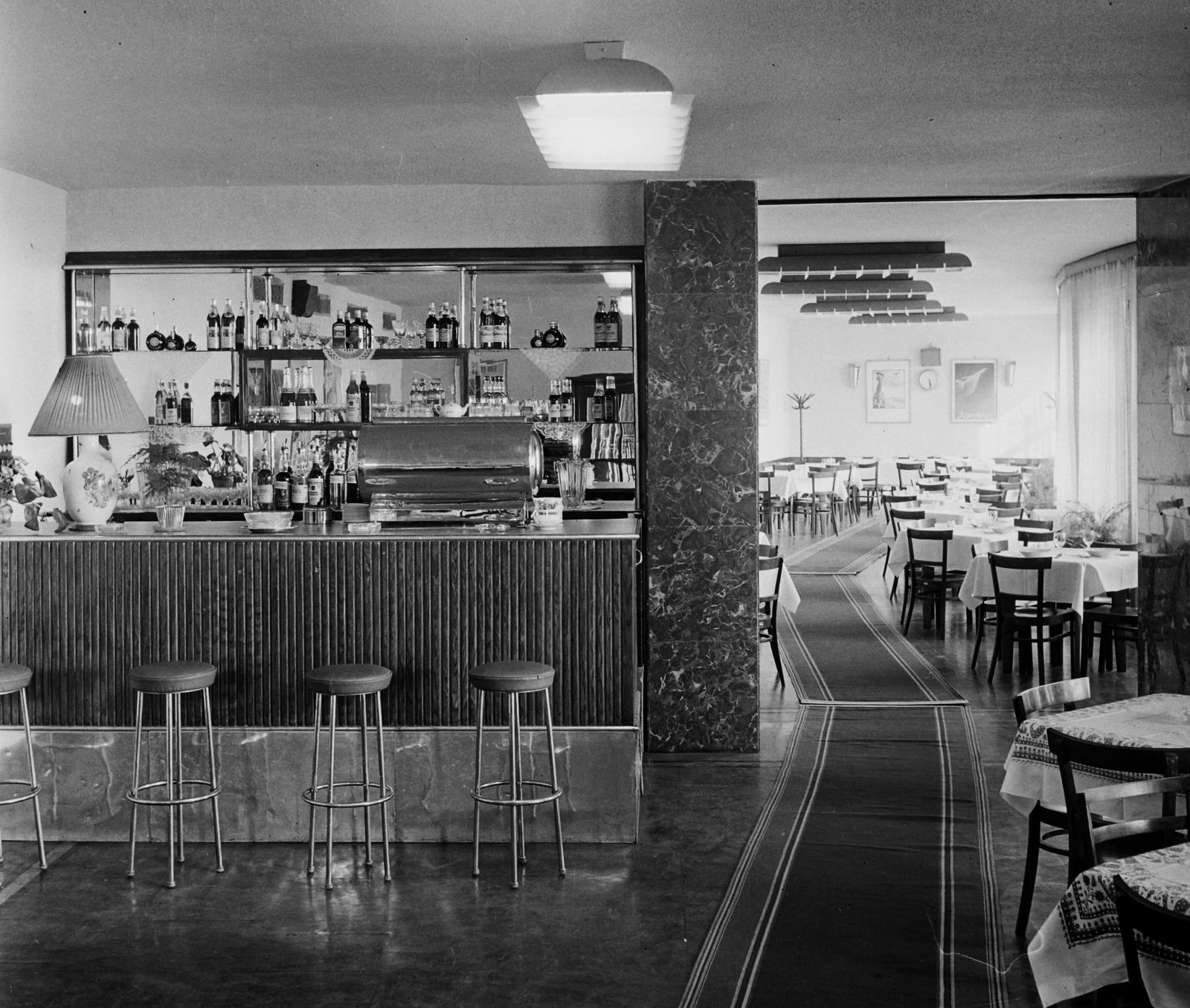 Hungary, Ferihegy (now - Ferenc Liszt) International Airport, Budapest XVIII., étterem., 1966, Bauer Sándor, Budapest, Fortepan #111652